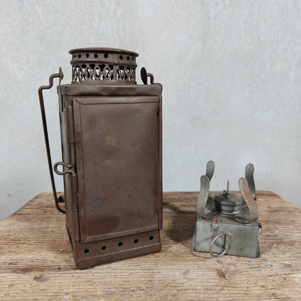 Vintage Steel Hand Lantern with Telescopic Chimney – Kerosene – c. 1930s