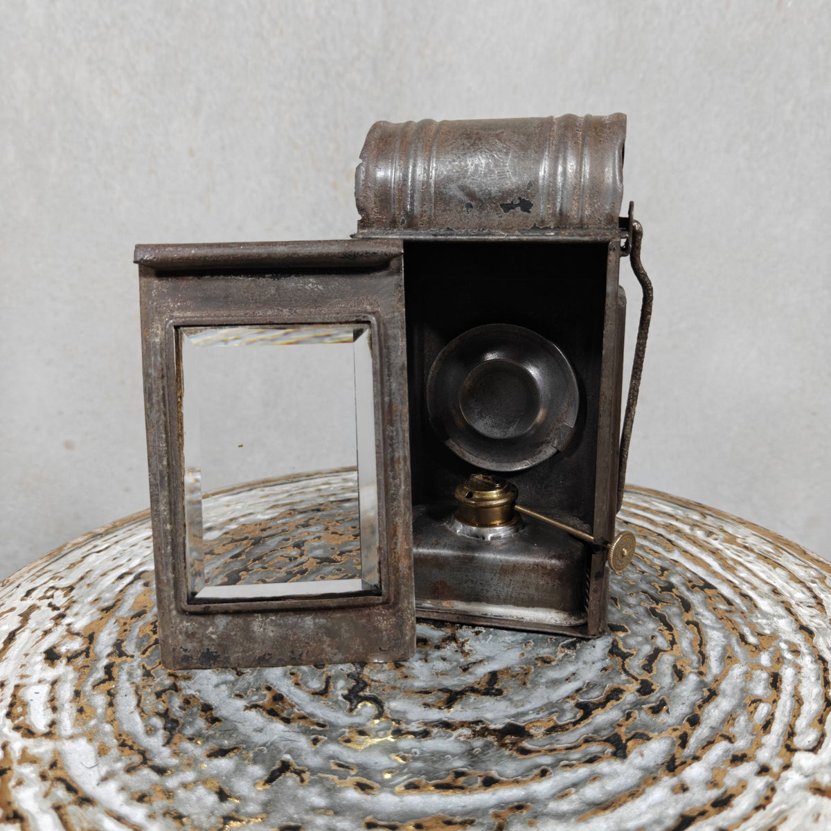 Rare Old and Vintage Hand Lantern, Oil Hand Lamp with Faceted Glass by the Well-Known Maker Kästner & Töbelmann. In Working Order.