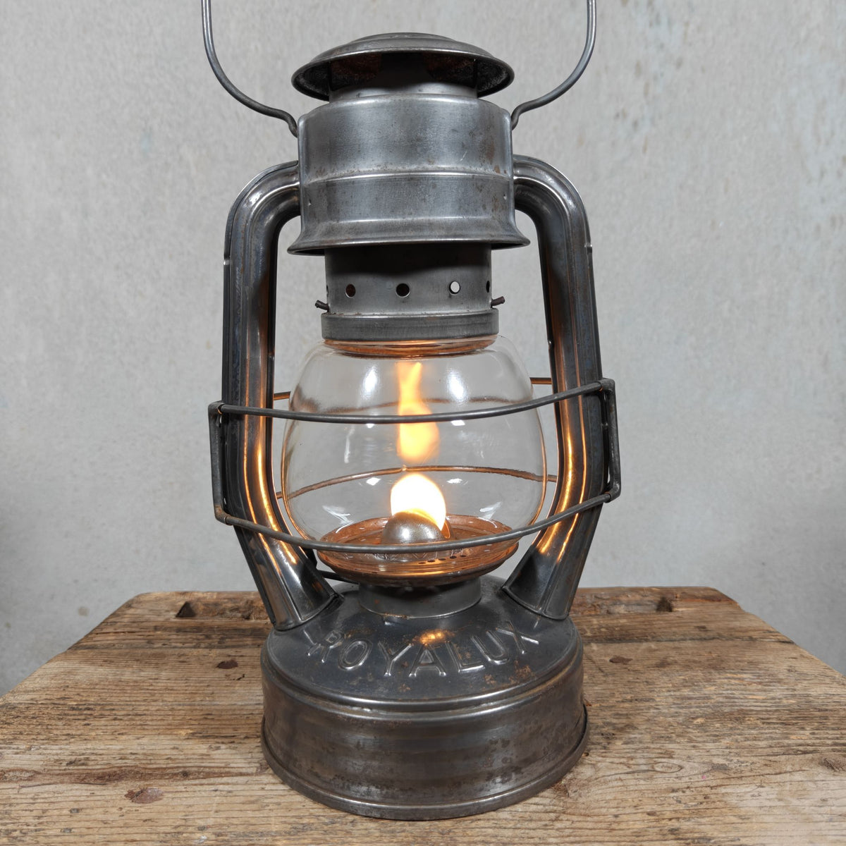 Vintage Royalux Hurricane Lantern by SIF, France 1950s – Globe Lift via Handle, 15 mm Wick, Wire Guard