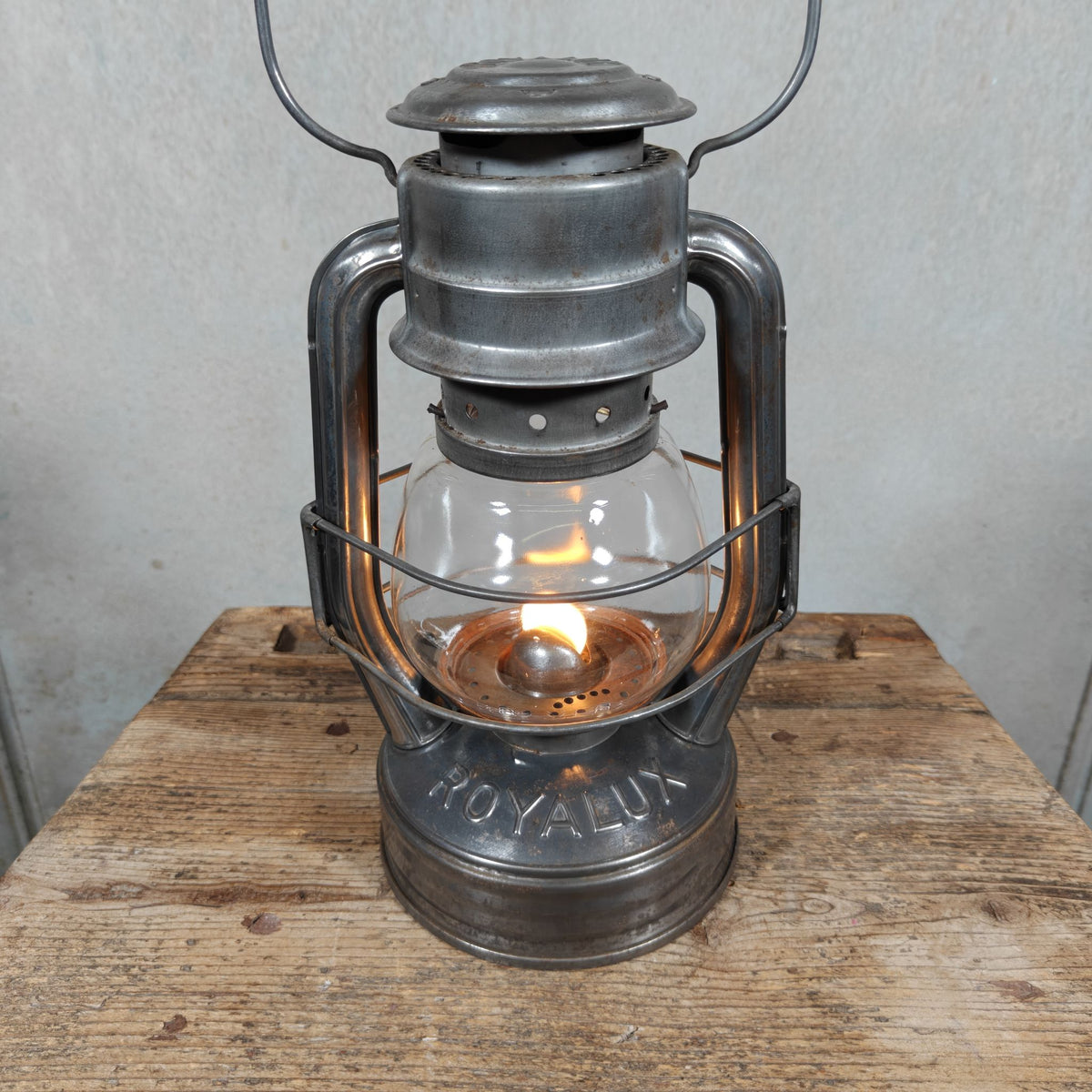 Vintage Royalux Hurricane Lantern by SIF, France 1950s – Globe Lift via Handle, 15 mm Wick, Wire Guard