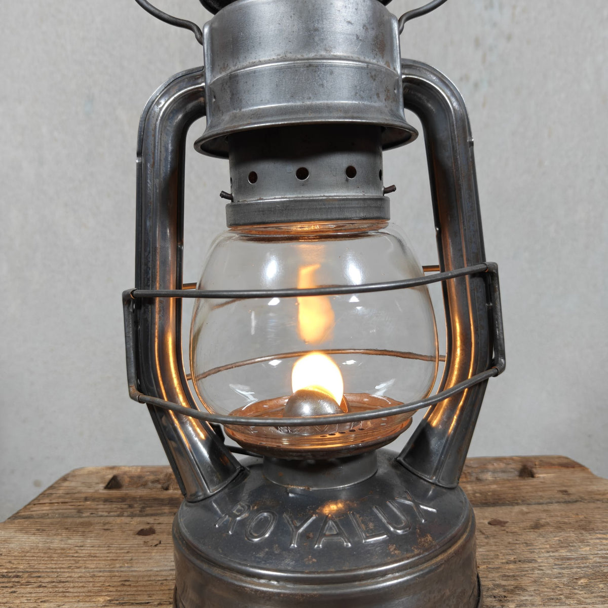 Vintage Royalux Hurricane Lantern by SIF, France 1950s – Globe Lift via Handle, 15 mm Wick, Wire Guard