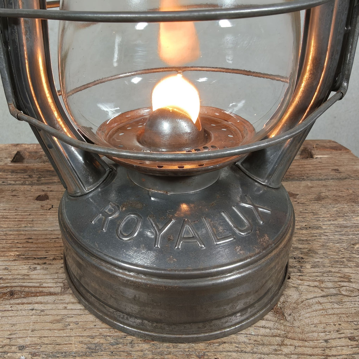 Vintage Royalux Hurricane Lantern by SIF, France 1950s – Globe Lift via Handle, 15 mm Wick, Wire Guard