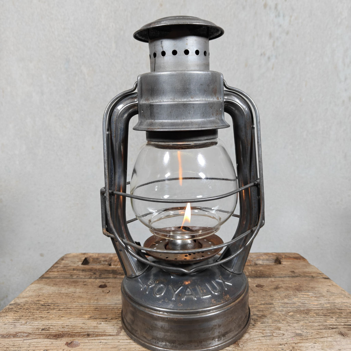 Vintage Royalux Hurricane Lantern by SIF, France 1950s – Globe Lift via Handle, 15 mm Wick, Wire Guard
