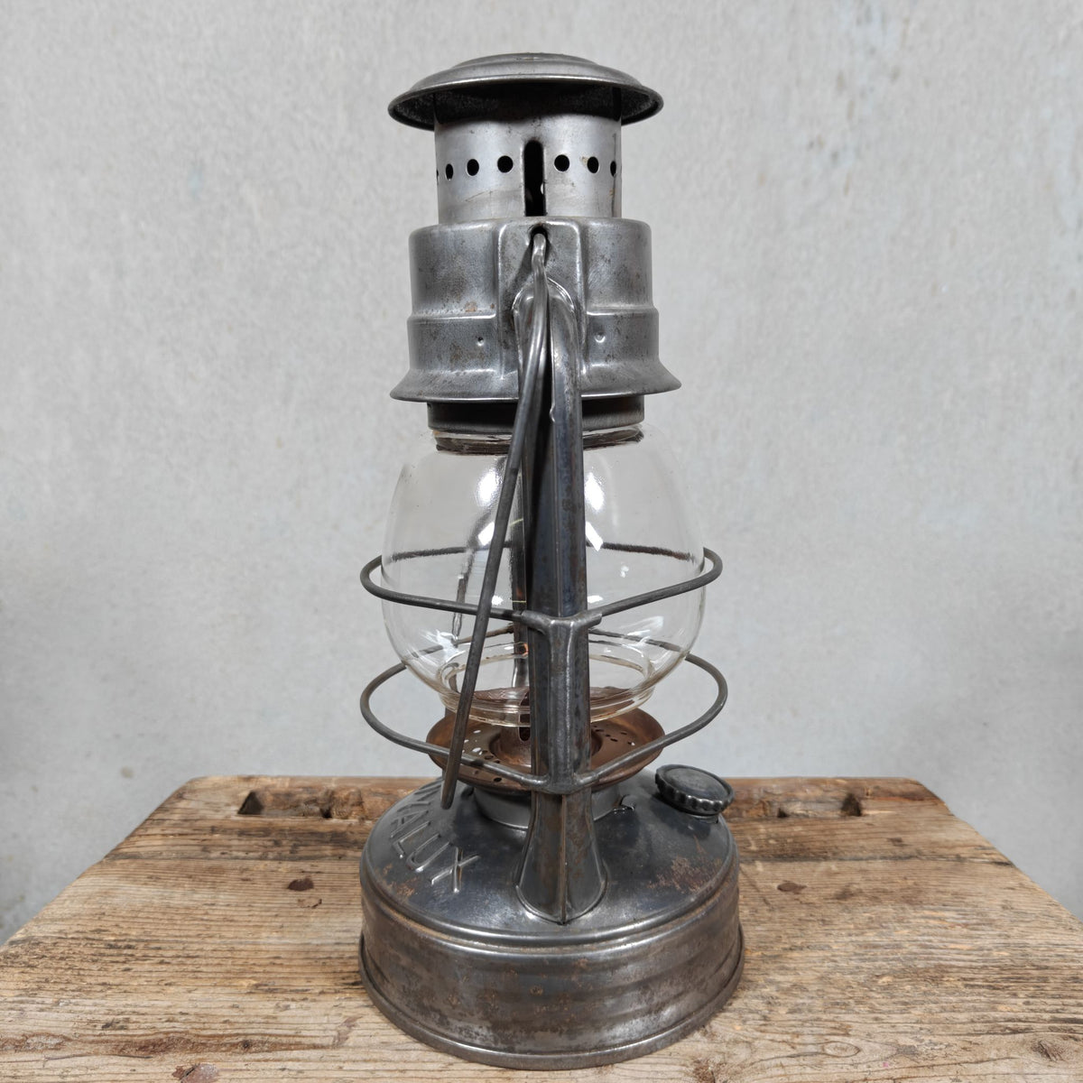 Vintage Royalux Hurricane Lantern by SIF, France 1950s – Globe Lift via Handle, 15 mm Wick, Wire Guard