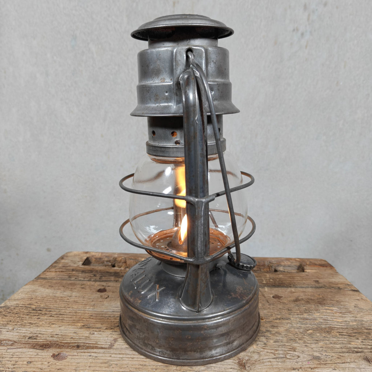 Vintage Royalux Hurricane Lantern by SIF, France 1950s – Globe Lift via Handle, 15 mm Wick, Wire Guard
