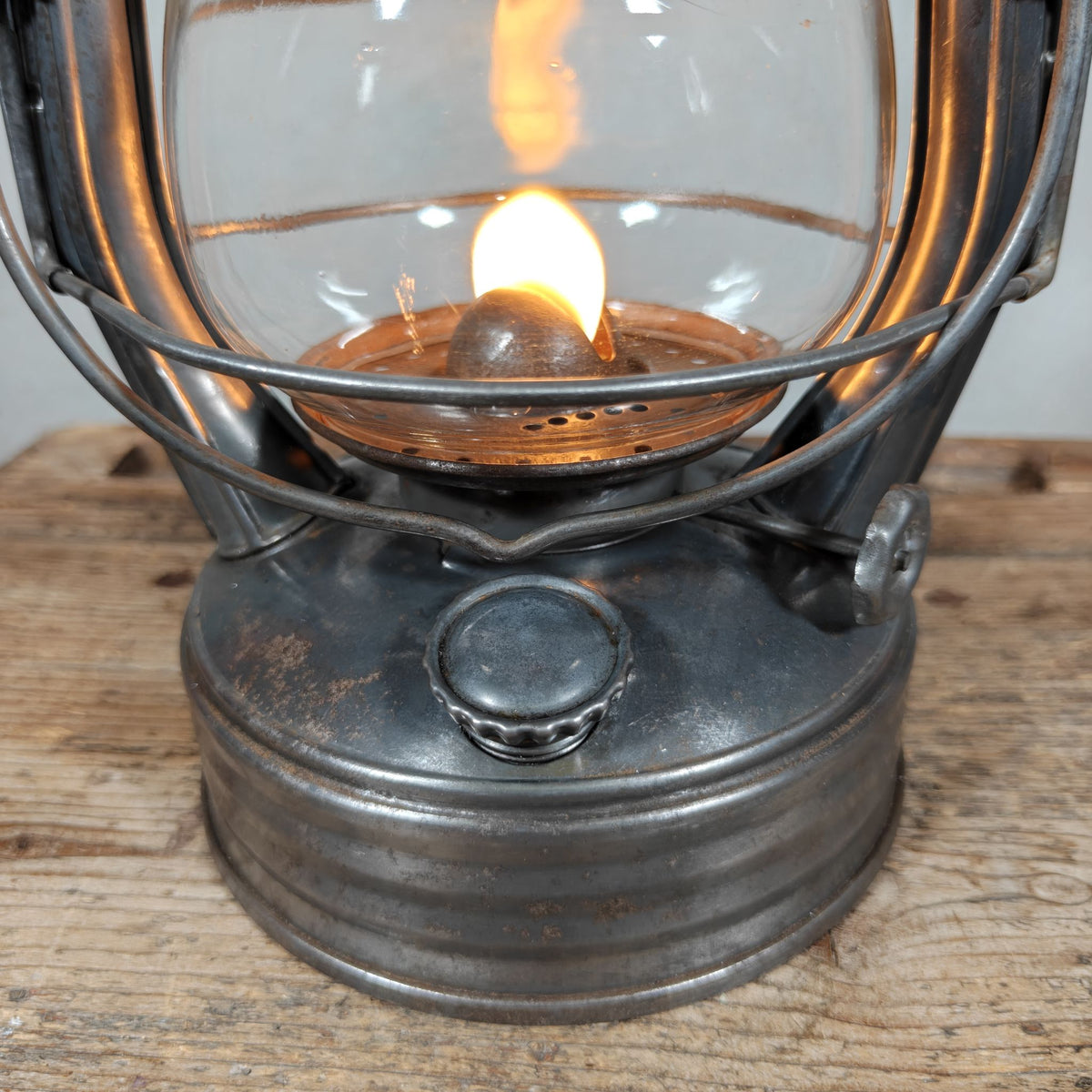 Vintage Royalux Hurricane Lantern by SIF, France 1950s – Globe Lift via Handle, 15 mm Wick, Wire Guard