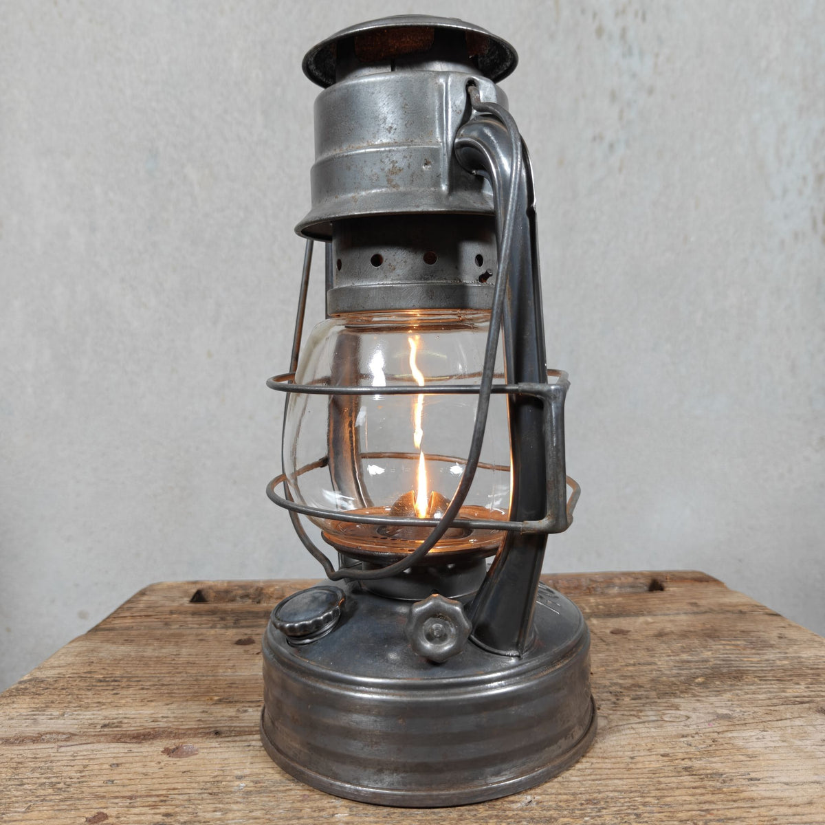 Vintage Royalux Hurricane Lantern by SIF, France 1950s – Globe Lift via Handle, 15 mm Wick, Wire Guard