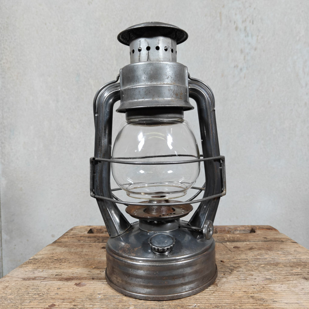 Vintage Royalux Hurricane Lantern by SIF, France 1950s – Globe Lift via Handle, 15 mm Wick, Wire Guard