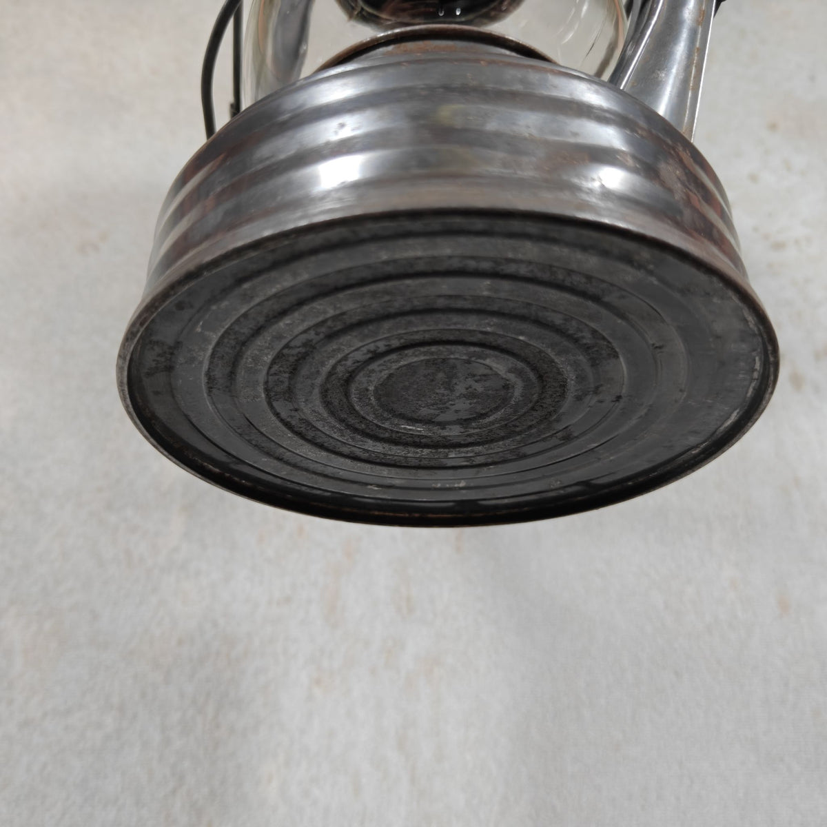 Vintage Royalux Hurricane Lantern by SIF, France 1950s – Globe Lift via Handle, 15 mm Wick, Wire Guard
