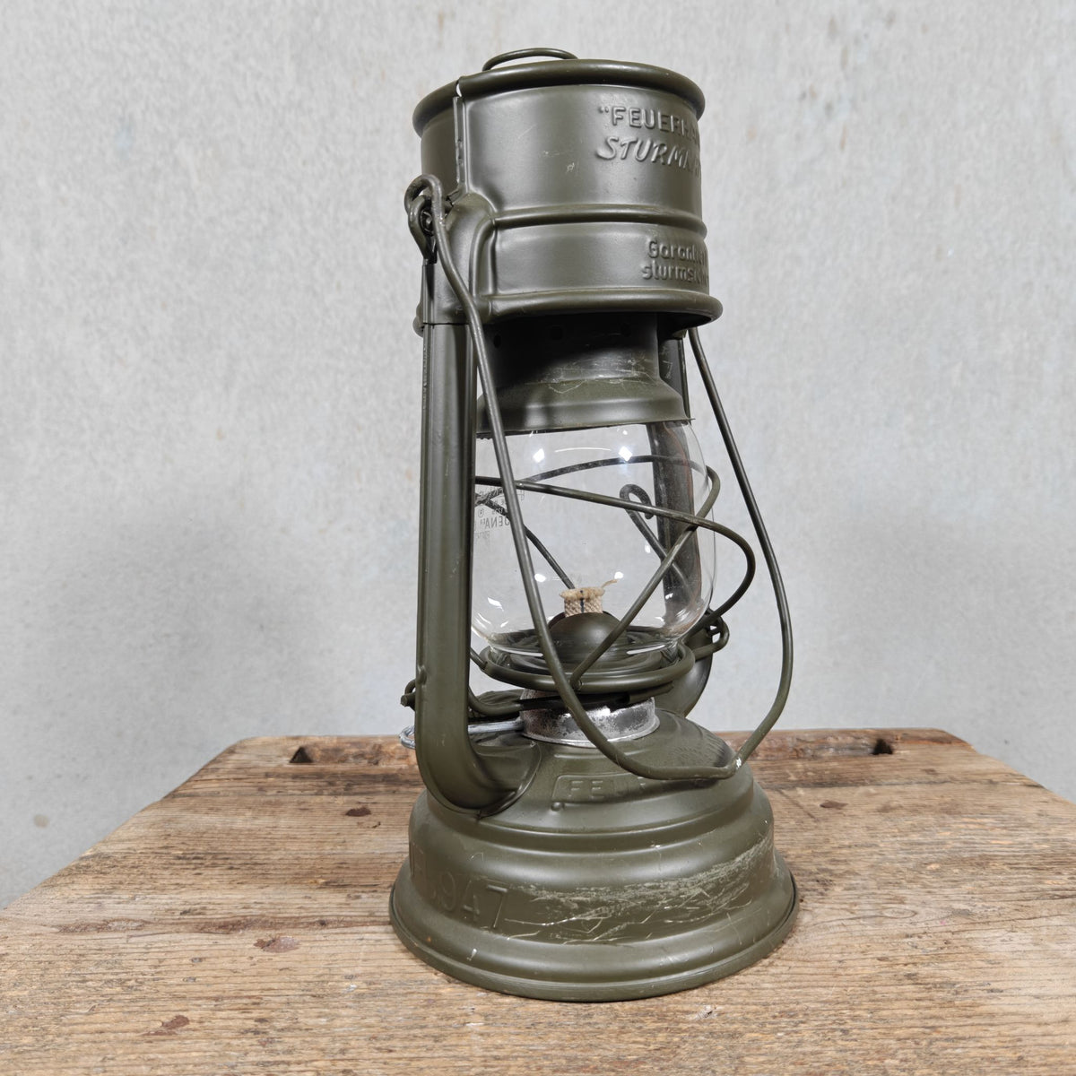 Vintage Feuerhand 276 Bundeswehr Hurricane Lantern Set in Metal Case – NOS, Two Coloured Spare Glasses, Manual