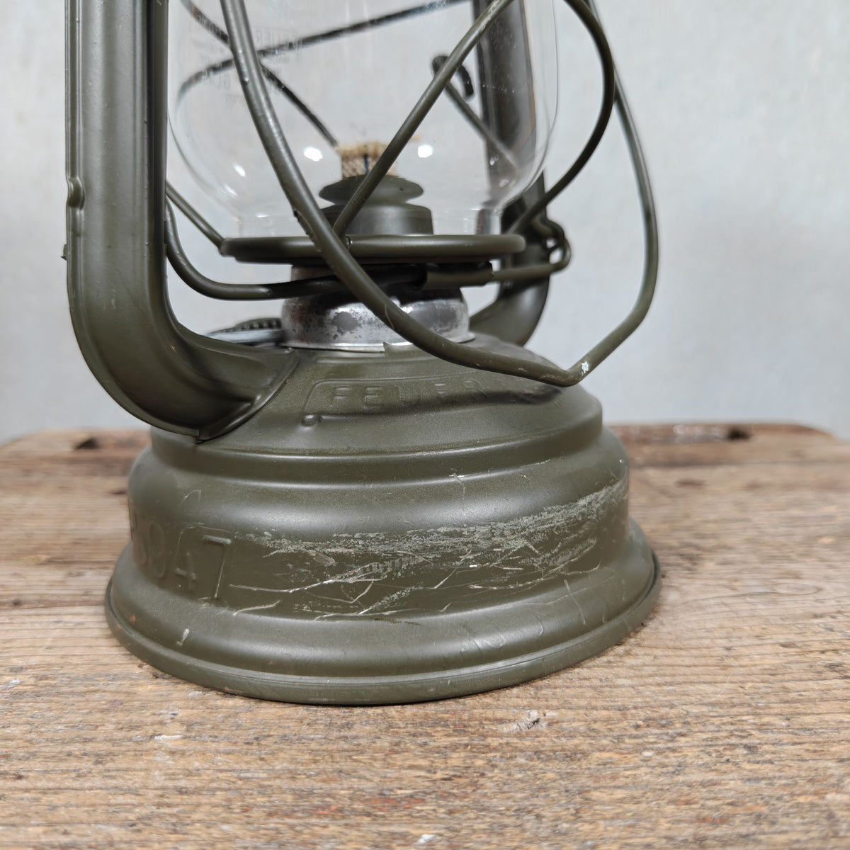 Vintage Feuerhand 276 Bundeswehr Hurricane Lantern Set in Metal Case – NOS, Two Coloured Spare Glasses, Manual