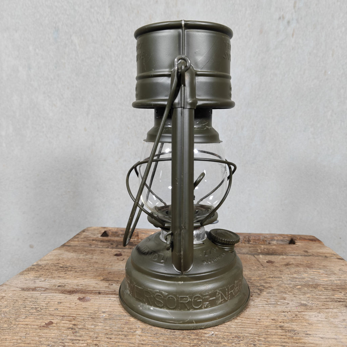 Vintage Feuerhand 276 Bundeswehr Hurricane Lantern Set in Metal Case – NOS, Two Coloured Spare Glasses, Manual
