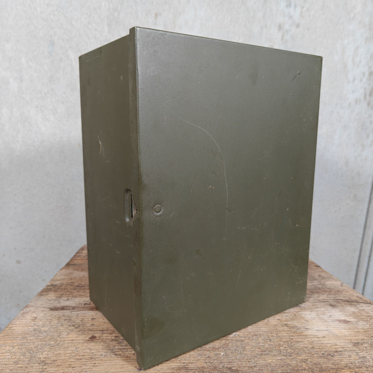 Vintage Feuerhand 276 Bundeswehr Hurricane Lantern Set in Metal Case – NOS, Two Coloured Spare Glasses, Manual