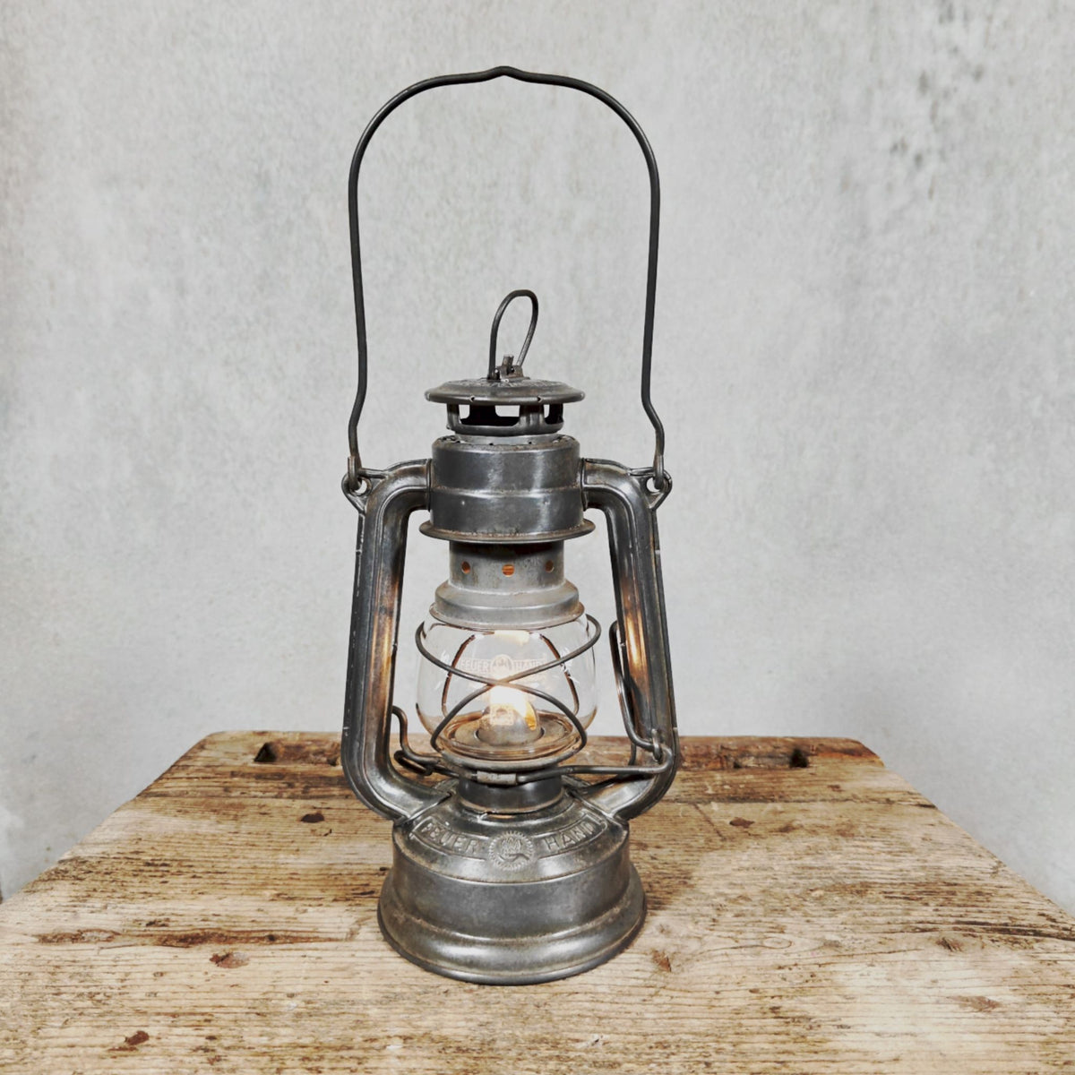 Beautiful Vintage Hurricane Lantern, Feuerhand 175 Western Germany, Baby – In Good Working Order