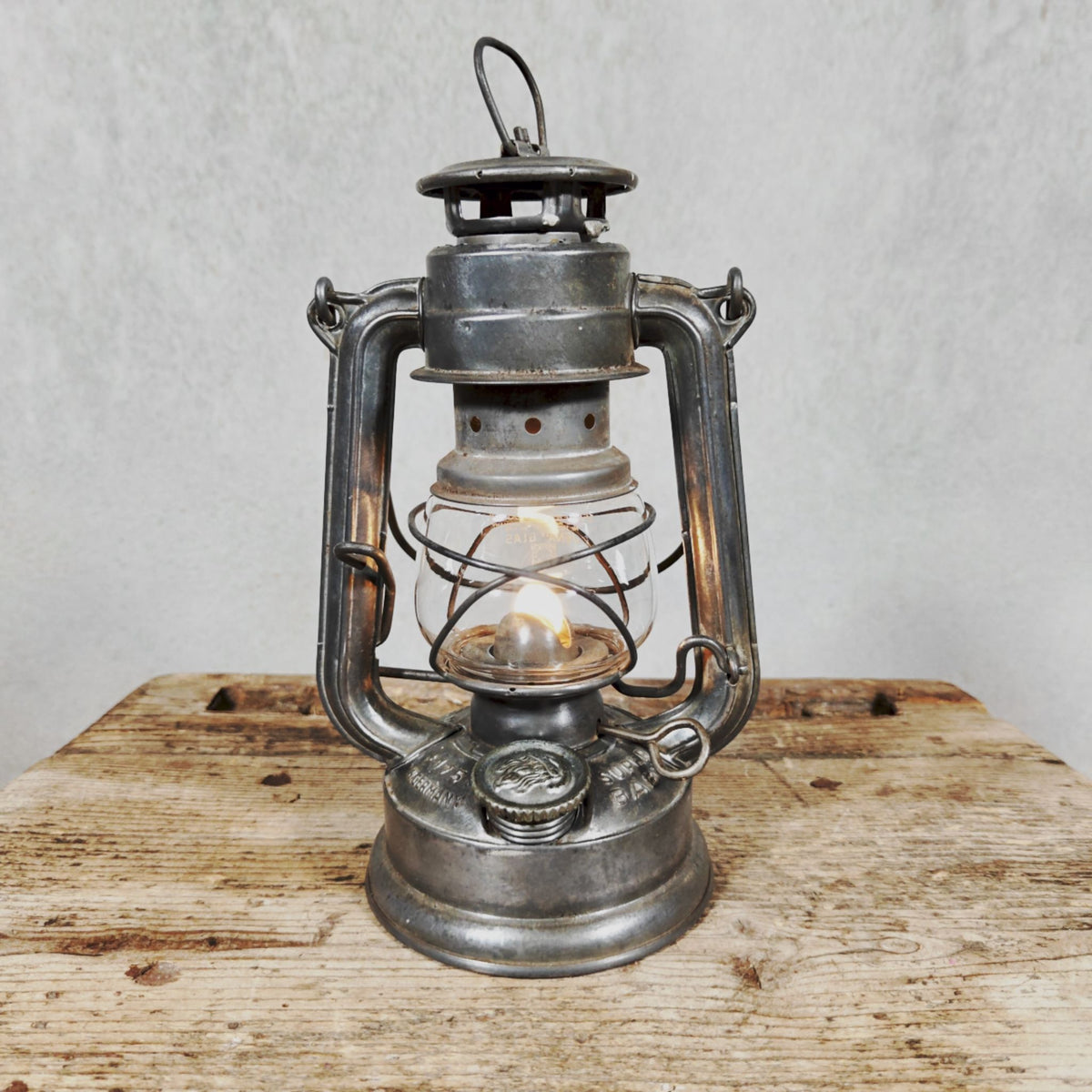 Beautiful Vintage Hurricane Lantern, Feuerhand 175 Western Germany, Baby – In Good Working Order
