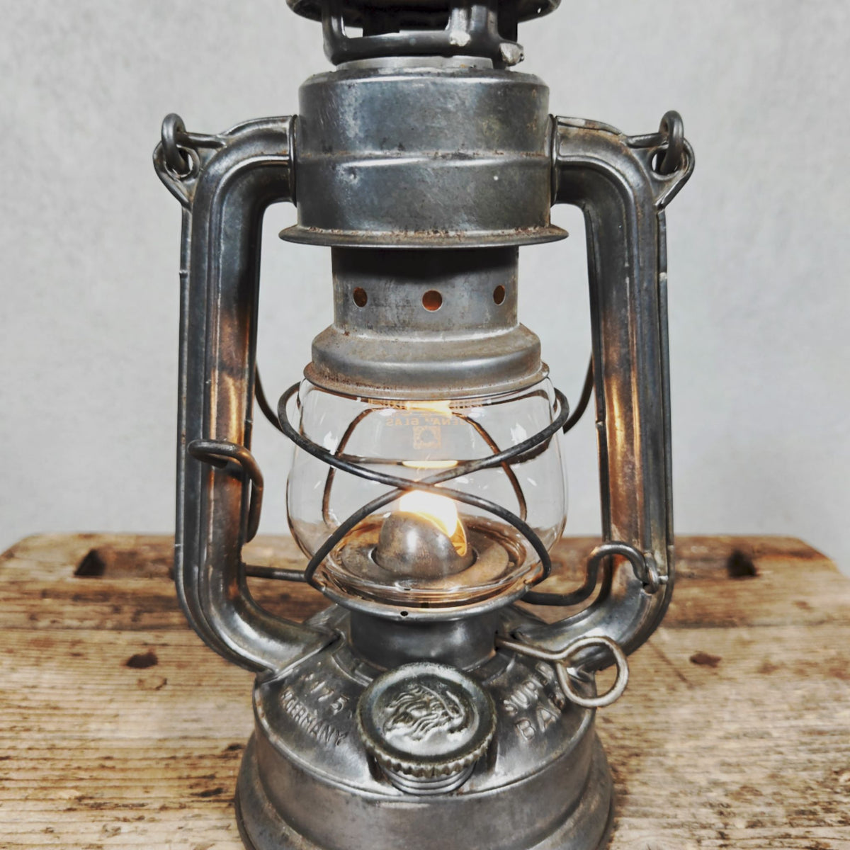 Beautiful Vintage Hurricane Lantern, Feuerhand 175 Western Germany, Baby – In Good Working Order