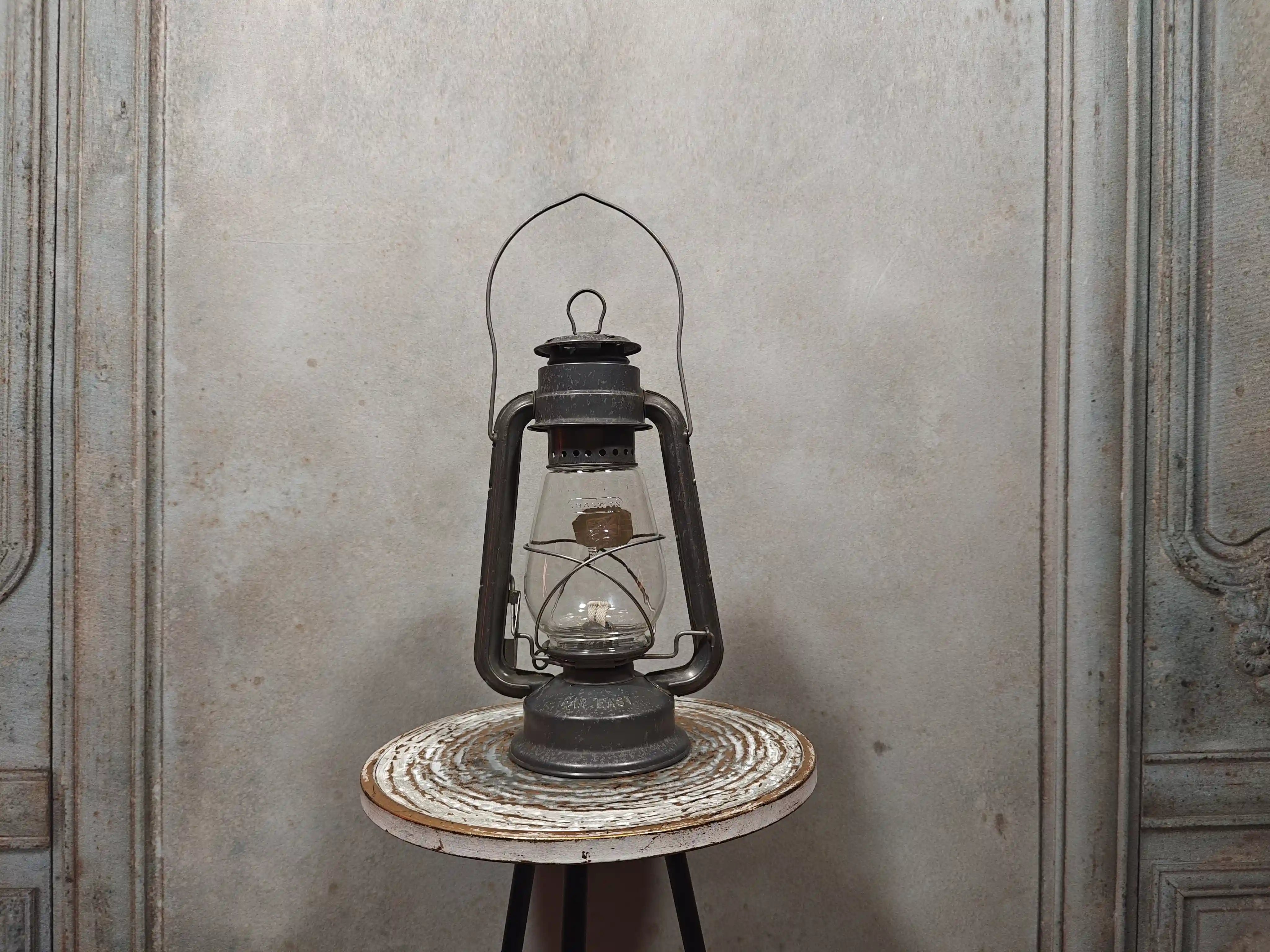 Chalwyn “Far East” Hurricane Lantern – Made in England (1960s–1970s) – NOS