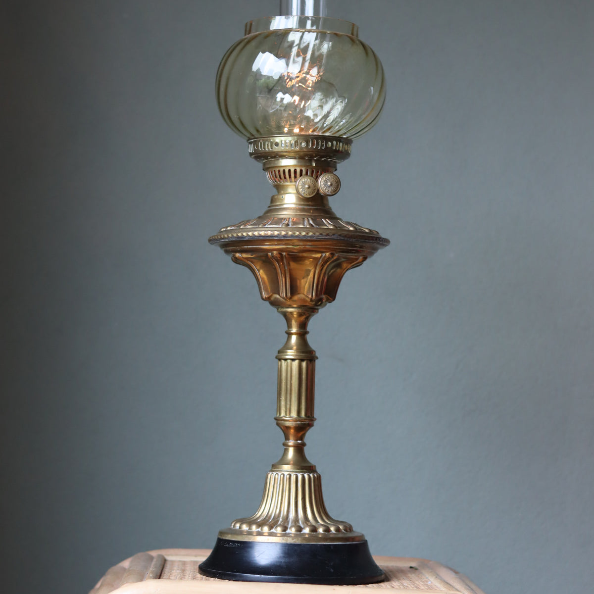 Vintage Brass Oil Lamp – Duplex Double Wick Burner – Yellow Glass Shade – 1950s–1970s elegant brass design with detailed craftsmanship