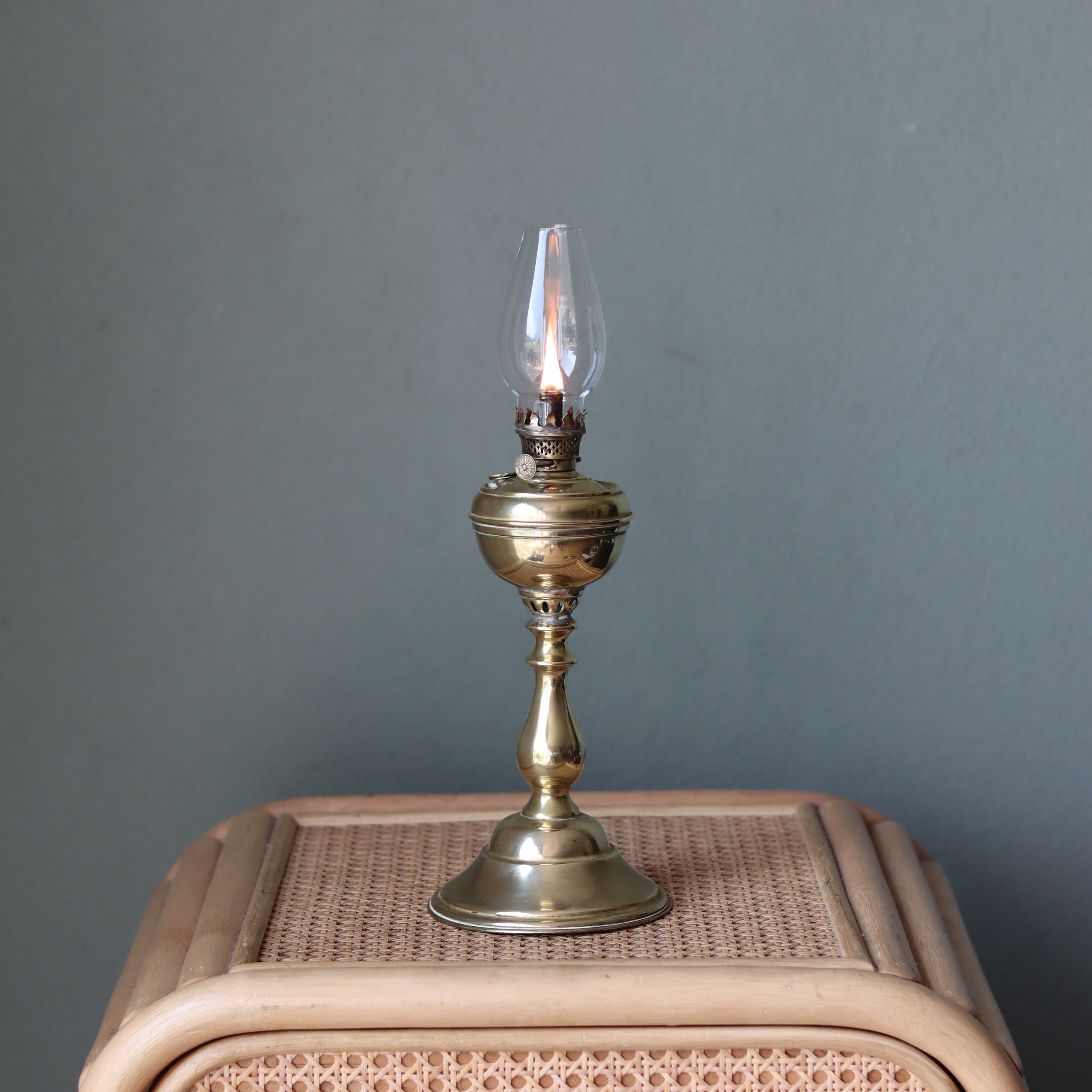 Rare Antique Oil Lamp with Unique Hollow Wick – Elegant Brass Design (c.1900–1930)