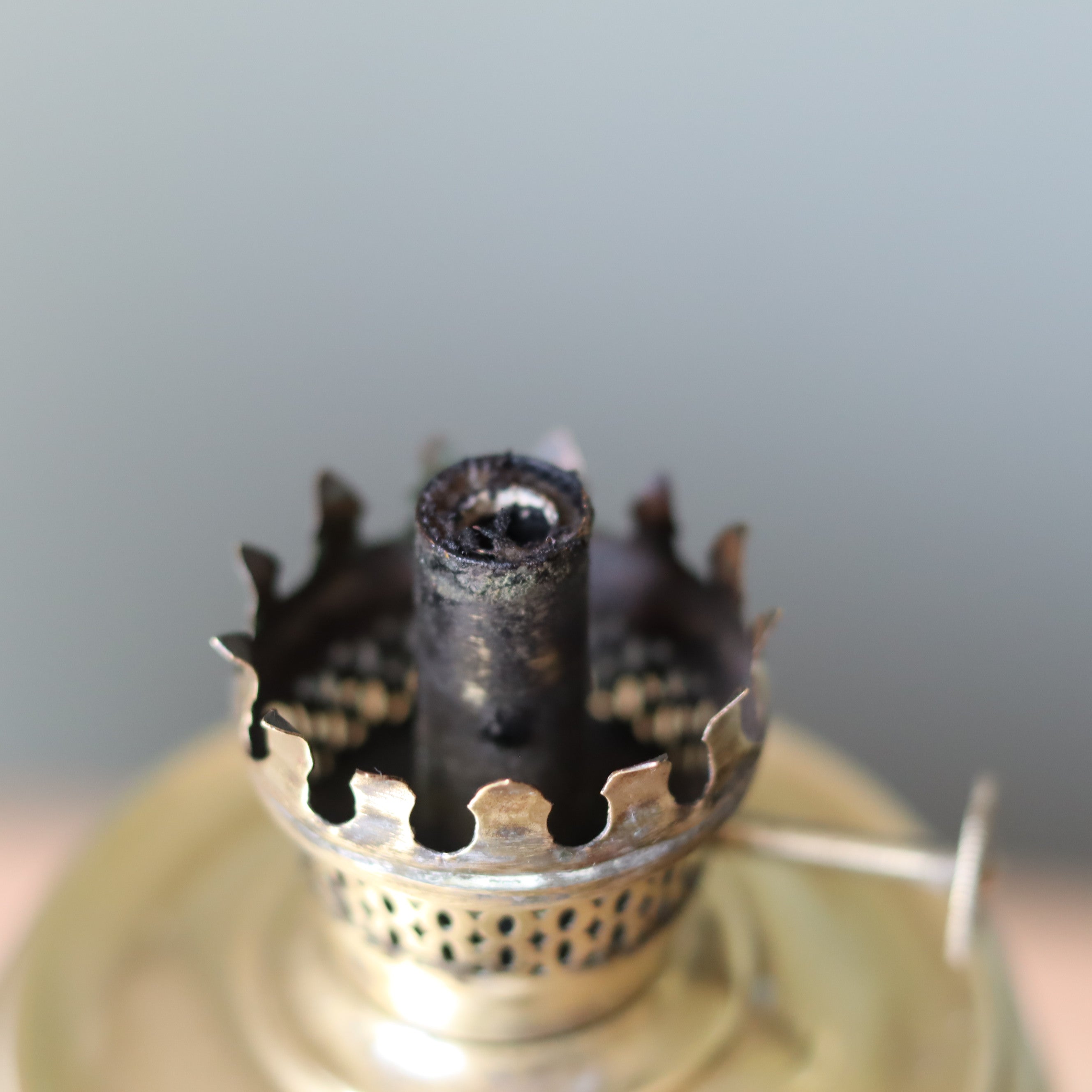 Rare Antique Oil Lamp with Unique Hollow Wick – Elegant Brass Design (c.1900–1930) close-up of wick and burner details