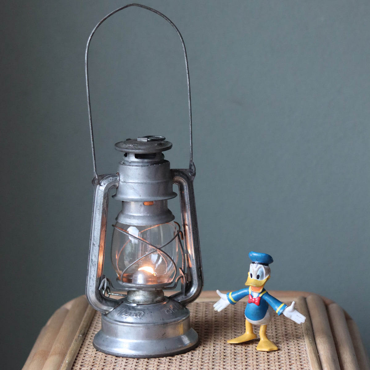 Vintage Mewa Hurricane Lantern – Model 864 (1978) classic oil lamp with lit flame showcasing authentic vintage design