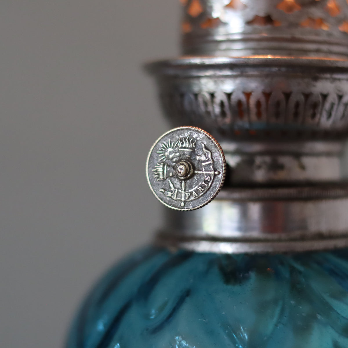 Rare Vintage French Oil Lamp – SI Paris Burner – Chrome Base & Blue Glass Reservoir – 1930s close-up of burner detail and logo engraving