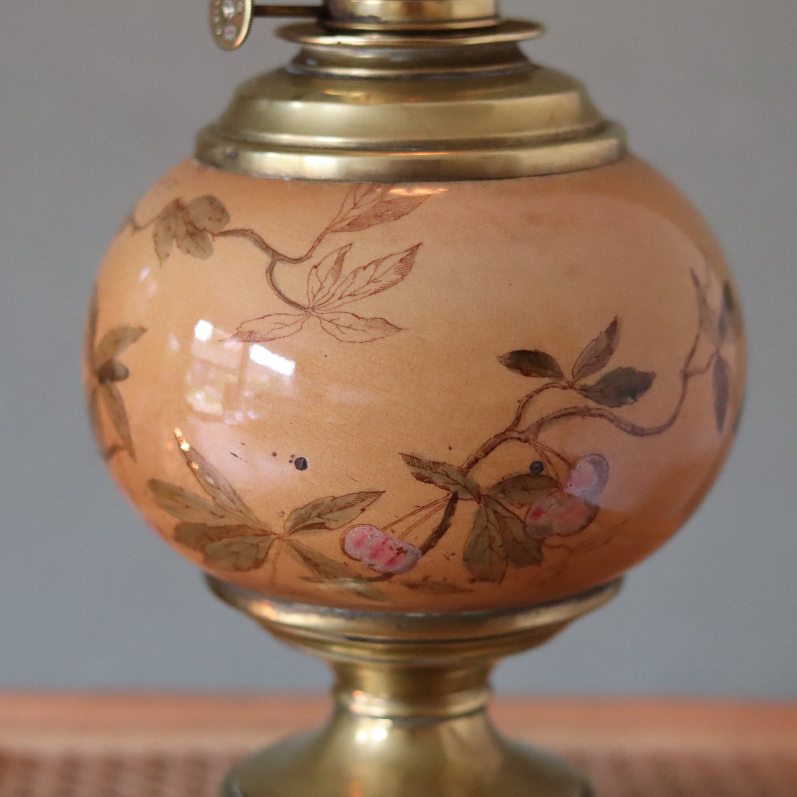 Rare Vintage French Oil Lamp – SI Paris Burner – Brass Base & Porcelain Reservoir with Birds – 1930s close-up detail