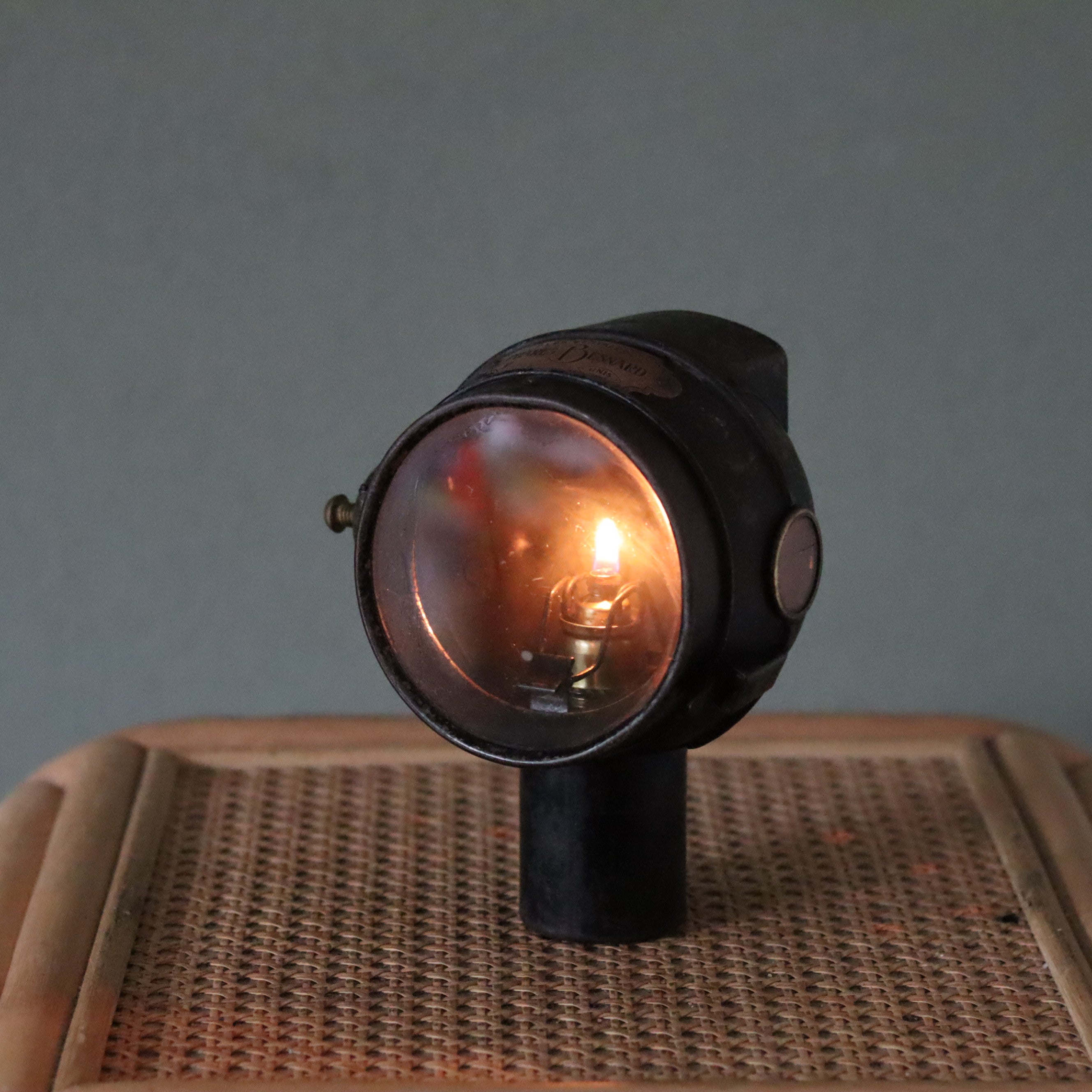 Rare Antique Car Headlamp – “Les Vestales” Phares Besnard – Paris – Circa 1910–1920 vintage oil lamp detail