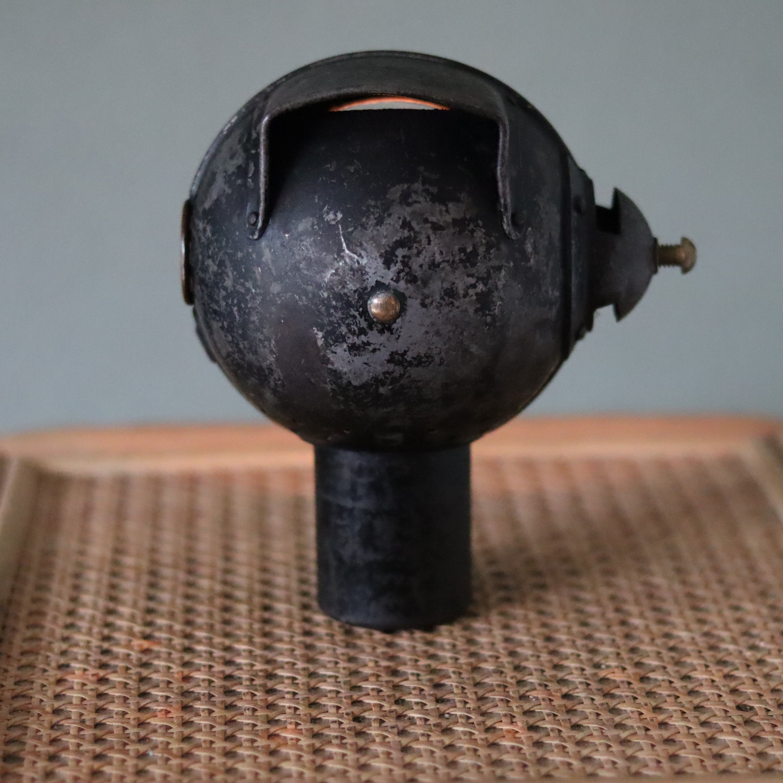 Rare Antique Car Headlamp – “Les Vestales” Phares Besnard – Paris – Circa 1910–1920 oil lamp with aged metal patina