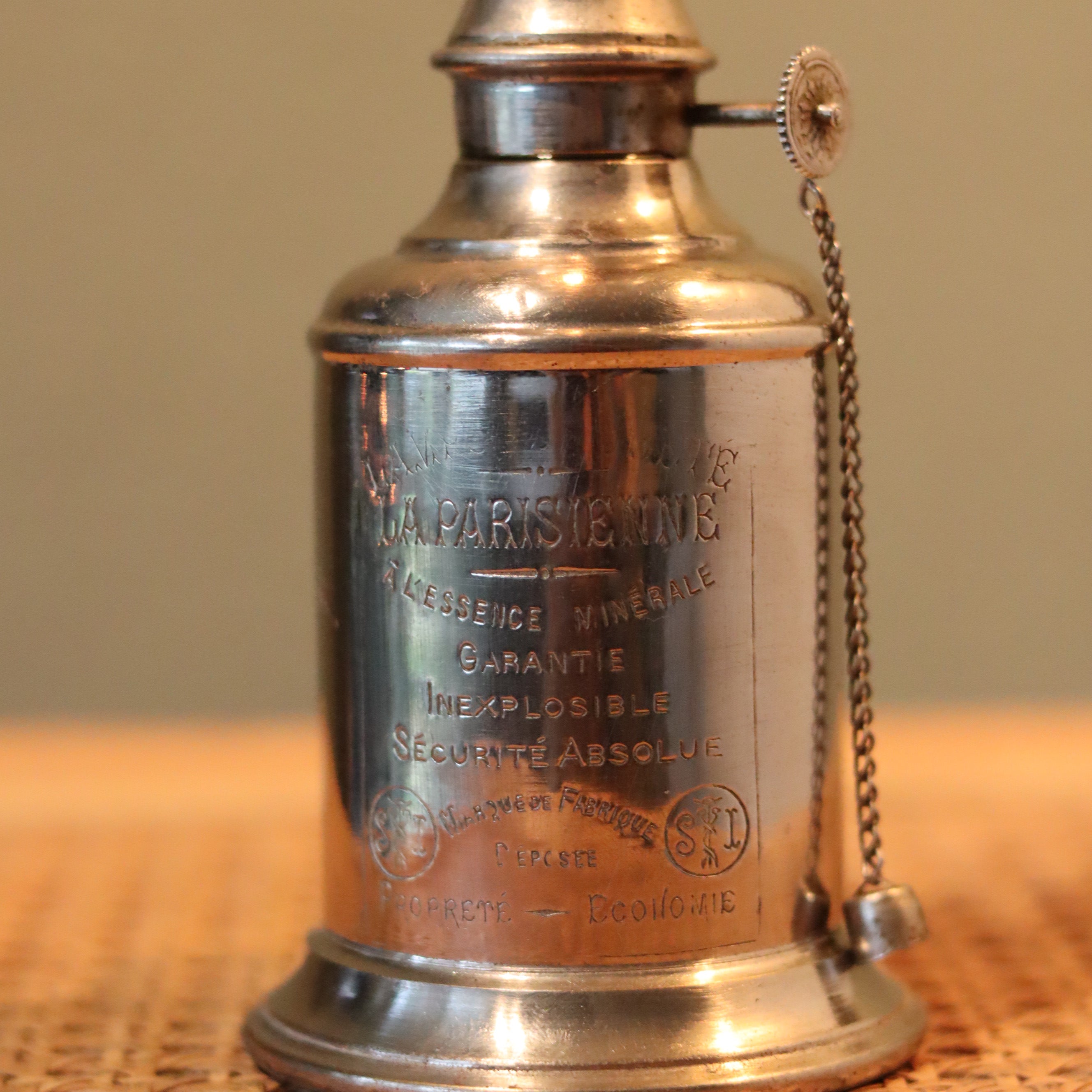 Rare Vintage Pigeon-Style Oil Lamp – SIAE “La Parisienne” (France) showcasing detailed metalwork and branding engraving.