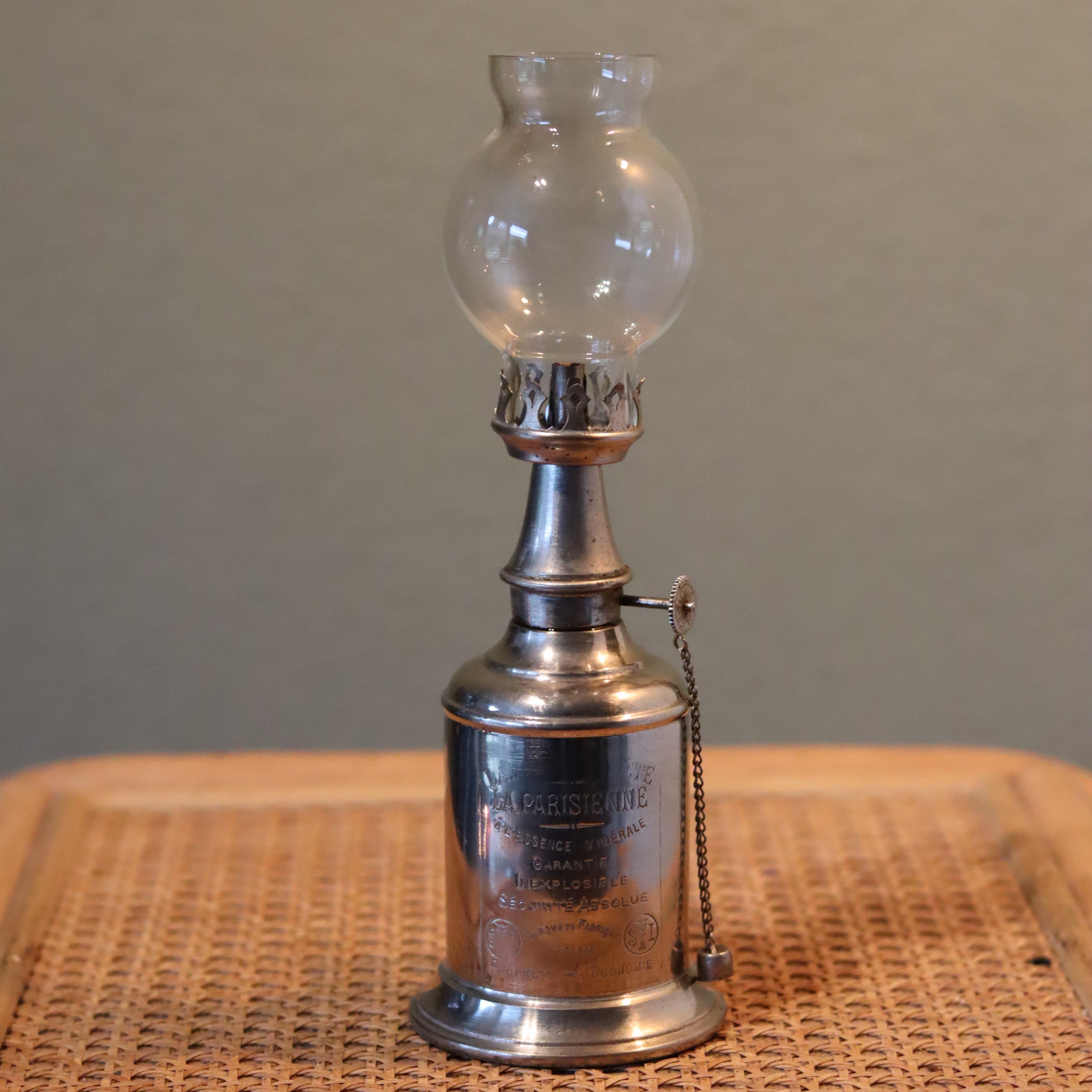 Rare Vintage Pigeon-Style Oil Lamp – SIAE “La Parisienne” (France) with metal base and glass chimney detail