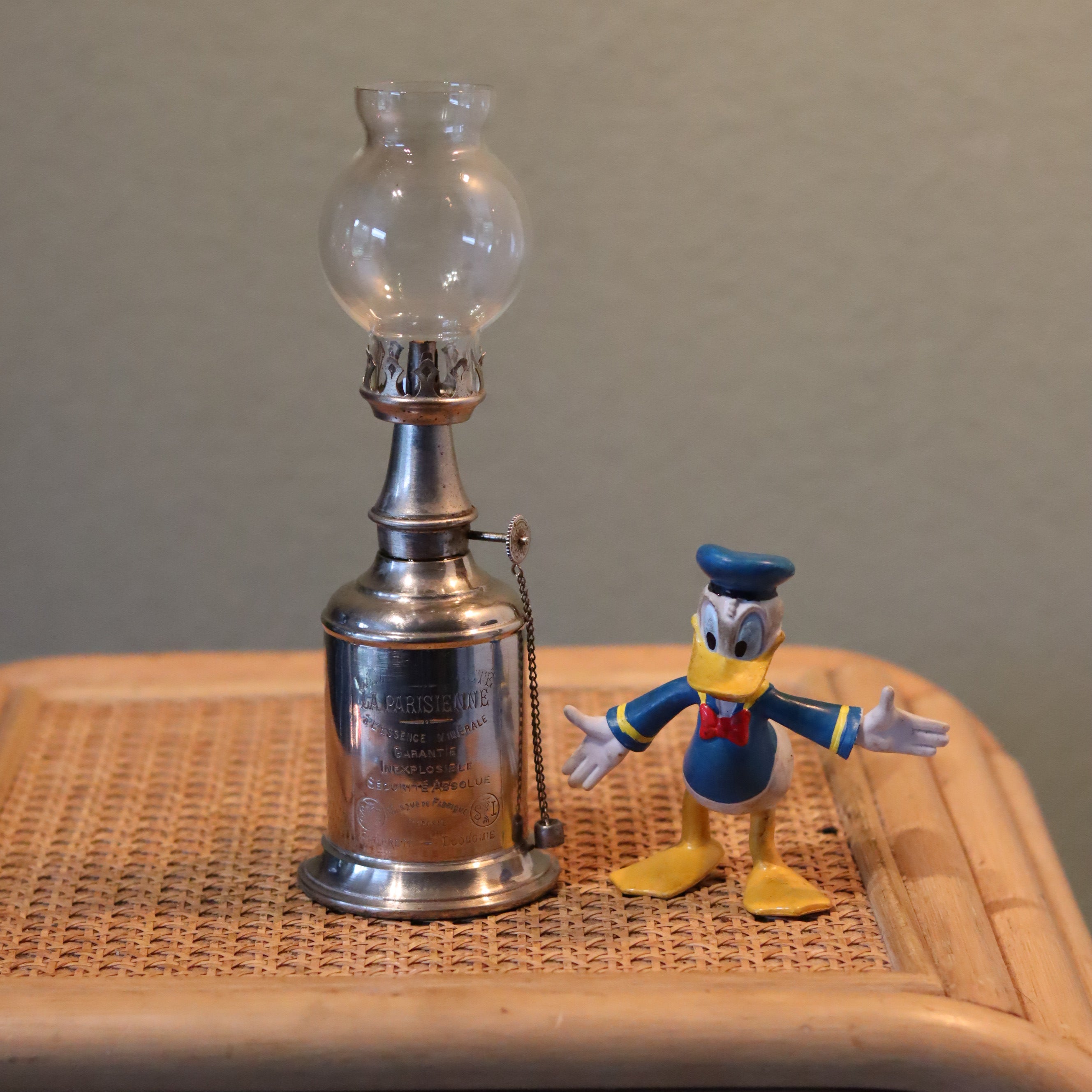 Rare Vintage Pigeon-Style Oil Lamp – SIAE “La Parisienne” (France) displayed with detailed metal and glass craftsmanship