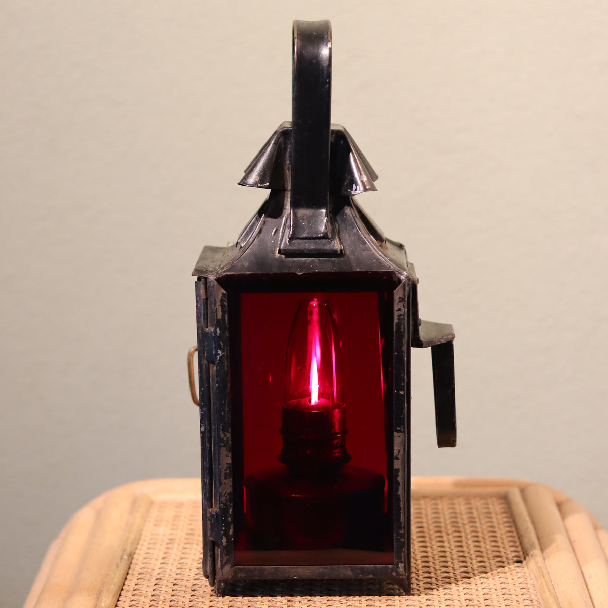 Rare Antique Railway Signal Lamp – Poyard à Paris oil lamp with glowing red light, complete and functional, circa 1920–1930