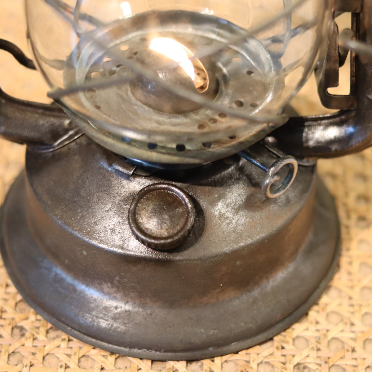Rare Old Hurricane Lantern – Mewa 865 – Early Model with Unique Phönix Glass – close-up of oil lamp base and flame