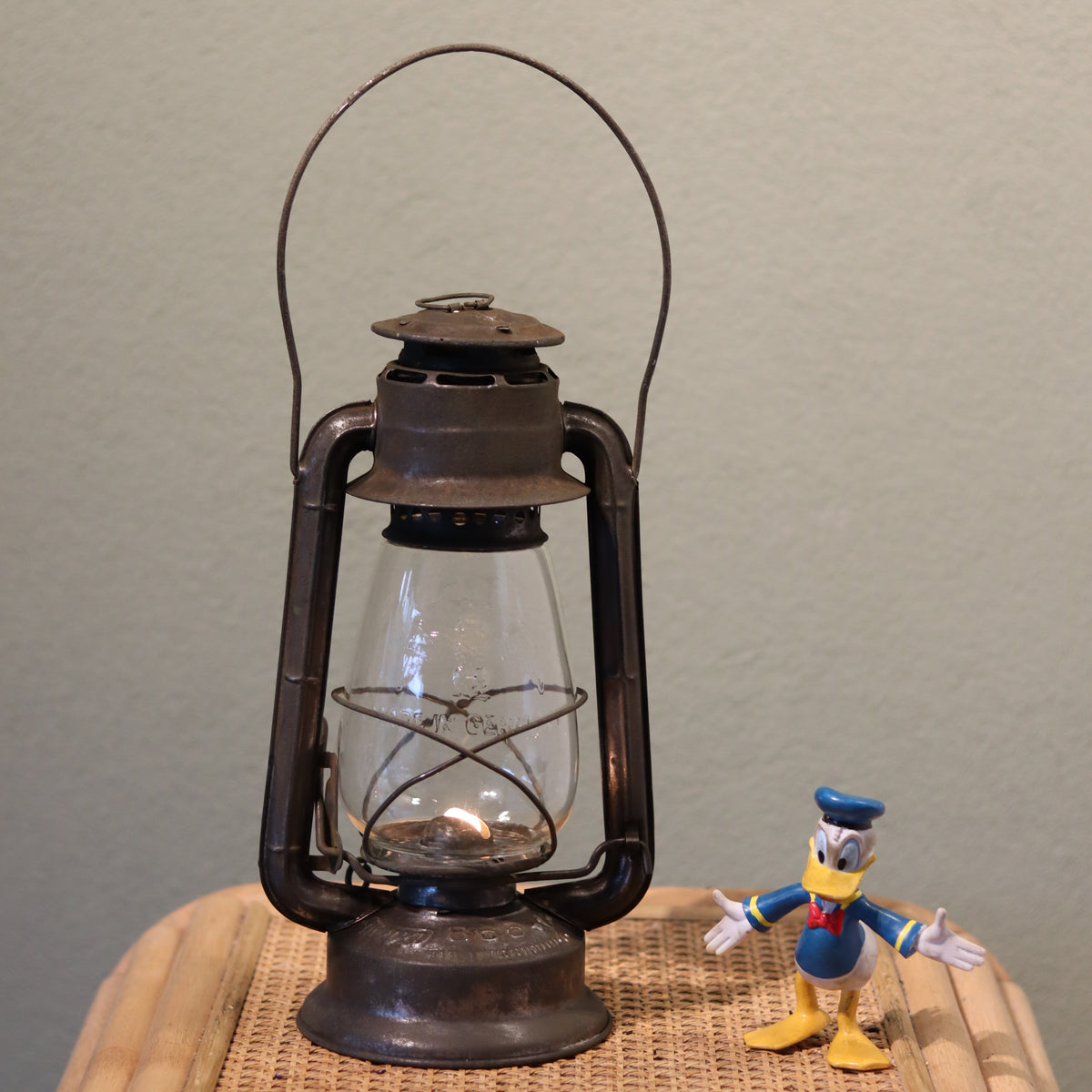 Rare Old Hurricane Lantern – Mewa 865 – Early Model with Unique Phönix Glass – Czechoslovakia antique oil lamp close-up