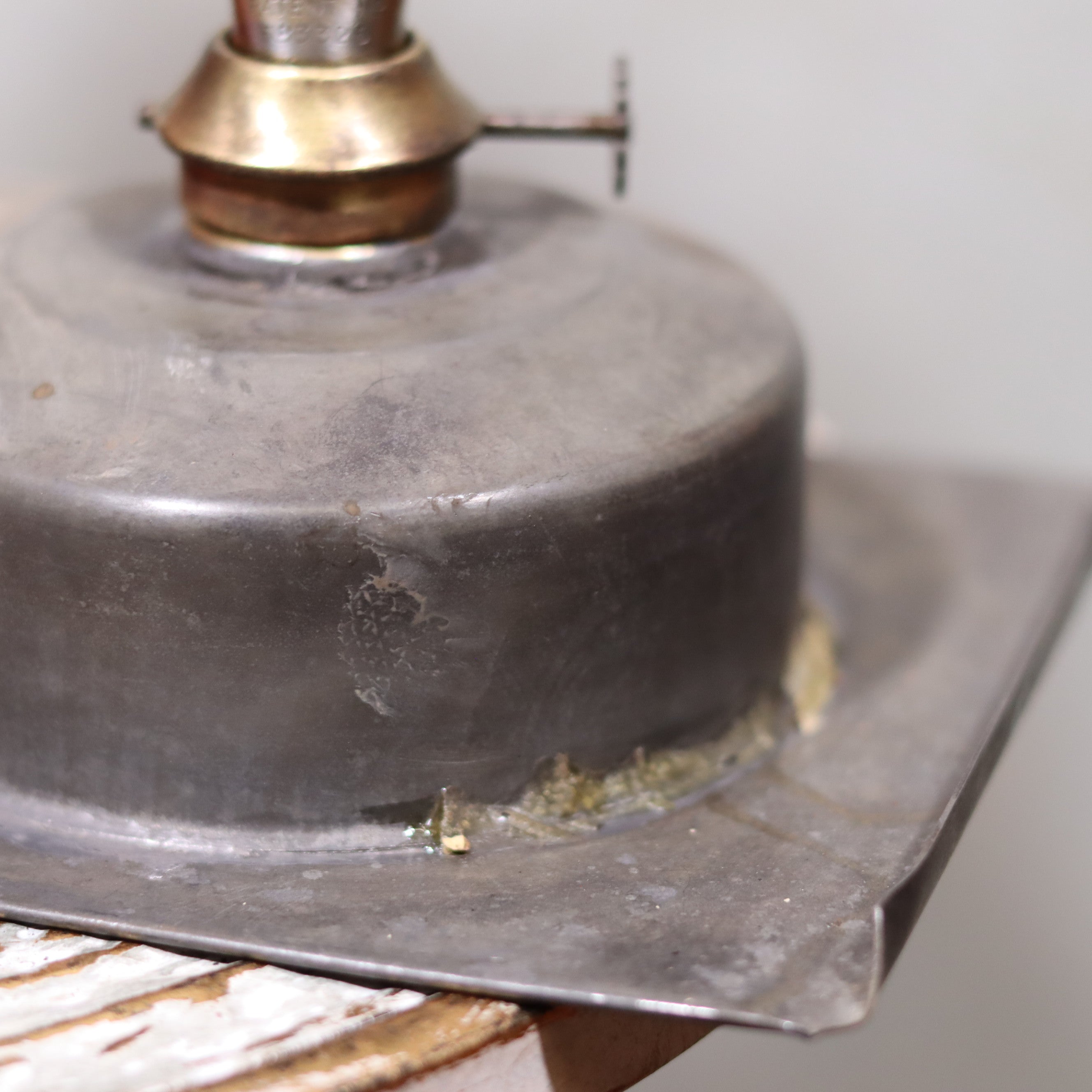 Vintage Roadwork Oil Lamp – A. Sartorius Wuppertal with Fishtail Burner (1960s) close-up of lamp base and burner mechanism