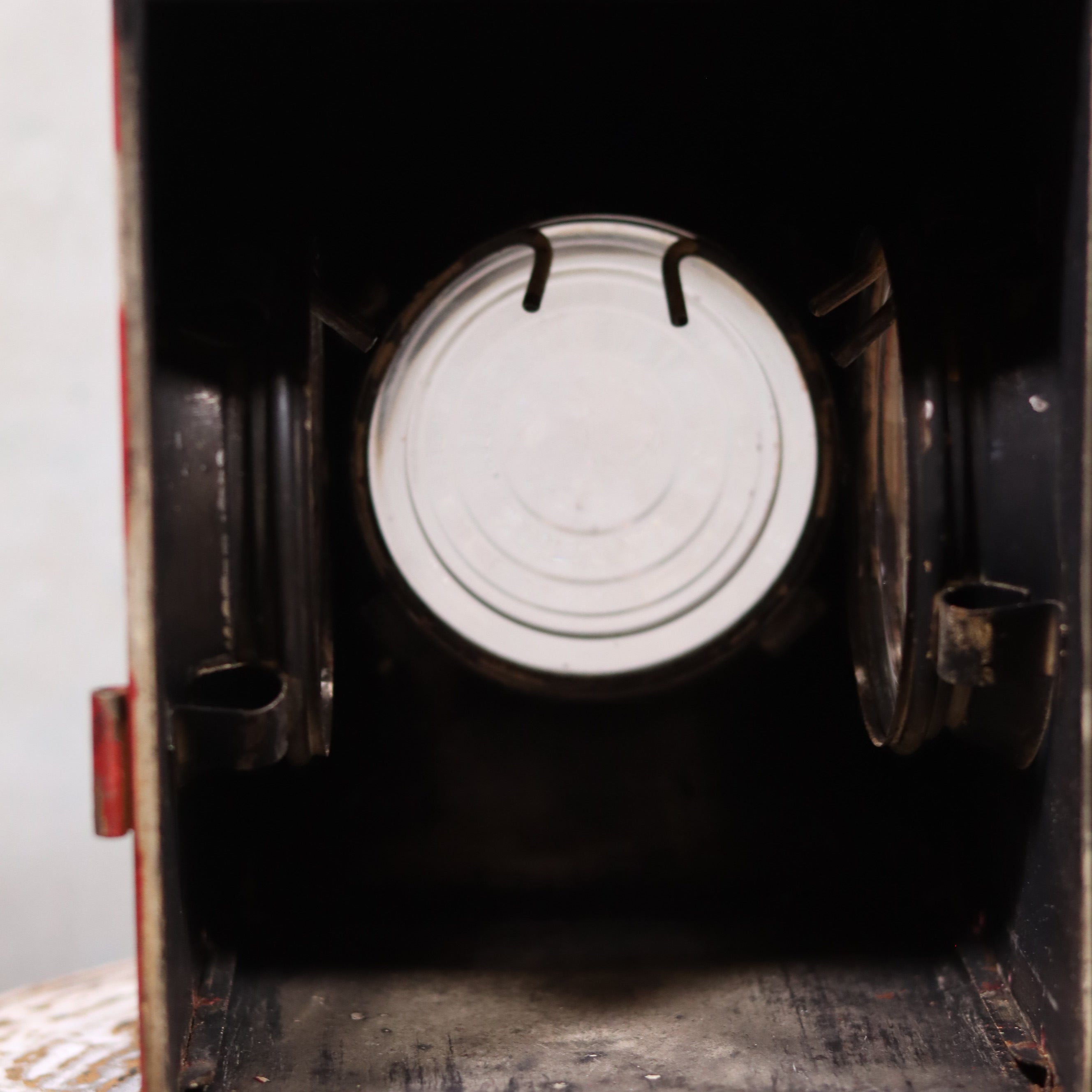 Vintage Roadwork Oil Lamp – A. Sartorius Wuppertal with Fishtail Burner (1960s) interior view showing lamp’s metal reflector and structure