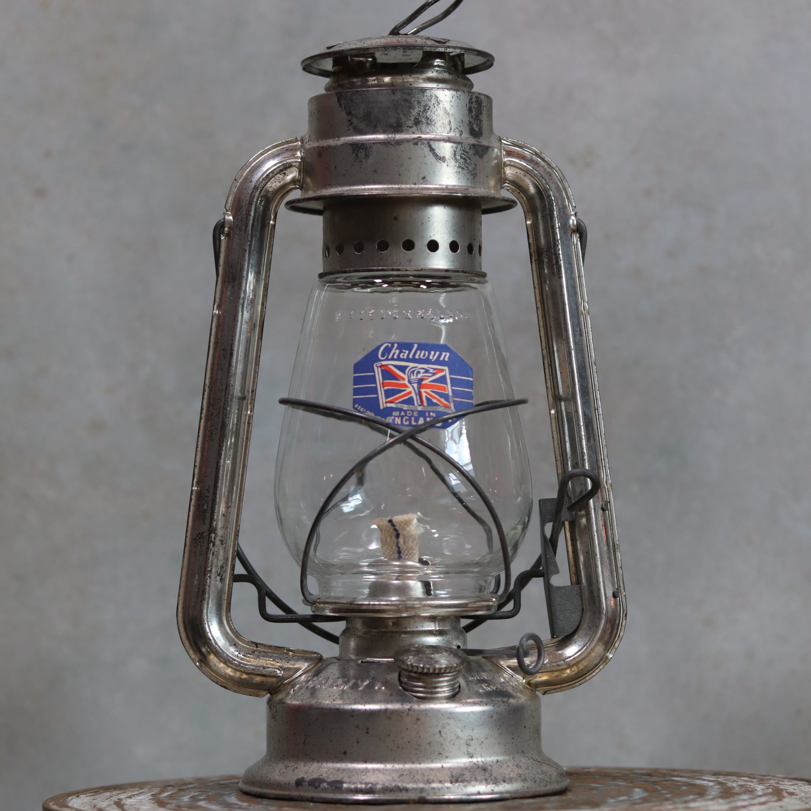 Chalwyn “Far East” Hurricane Lantern – Made in England (1960s–1970s) – NOS