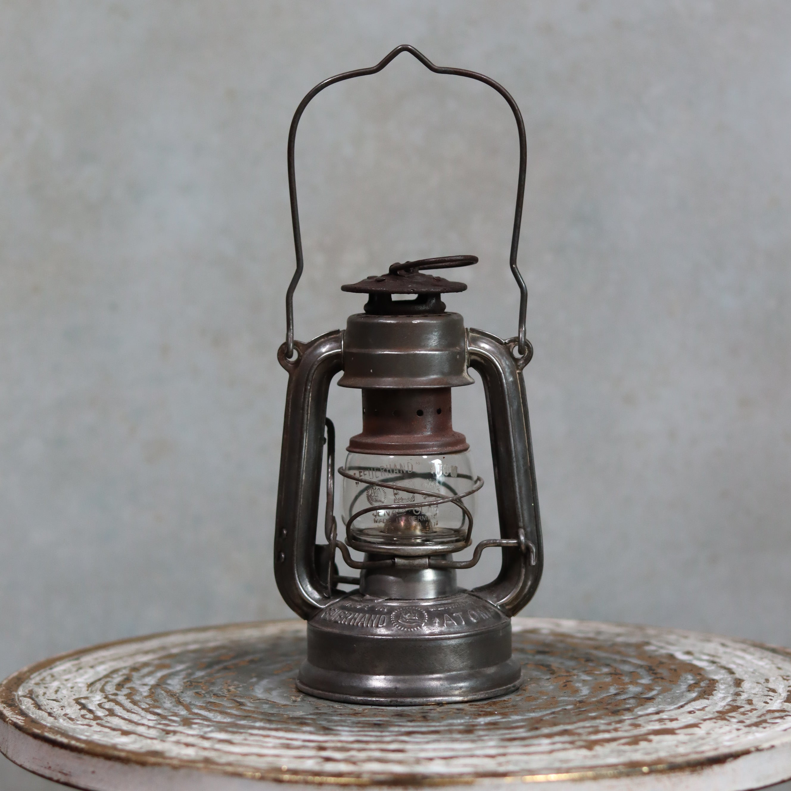 Rare Pre-War Storm Lantern – Feuerhand Atom 75, 1930s oil lamp with original marked glass in excellent condition