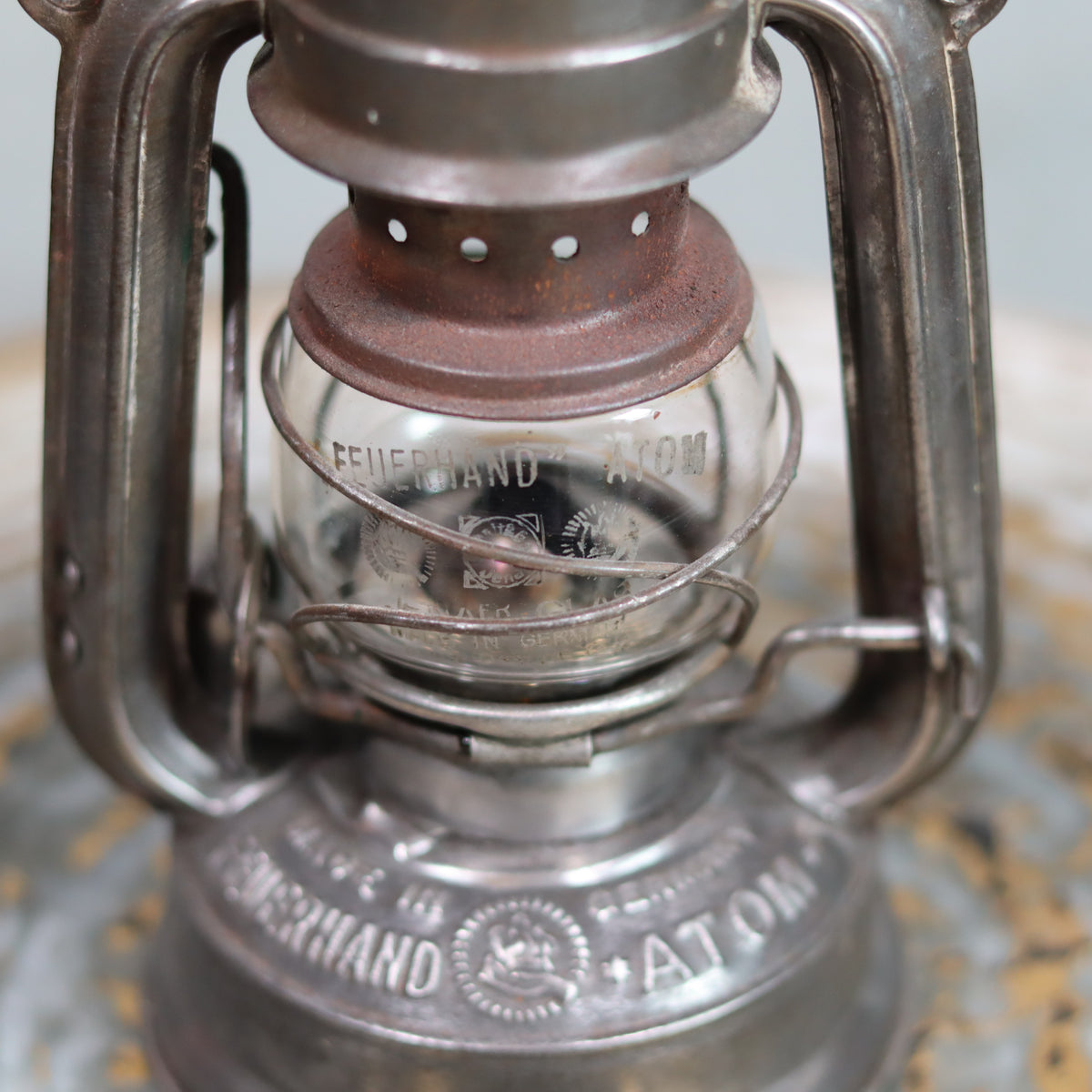 Rare Pre-War Storm Lantern – Feuerhand Atom 75, 1930s oil lamp with original marked glass in excellent condition