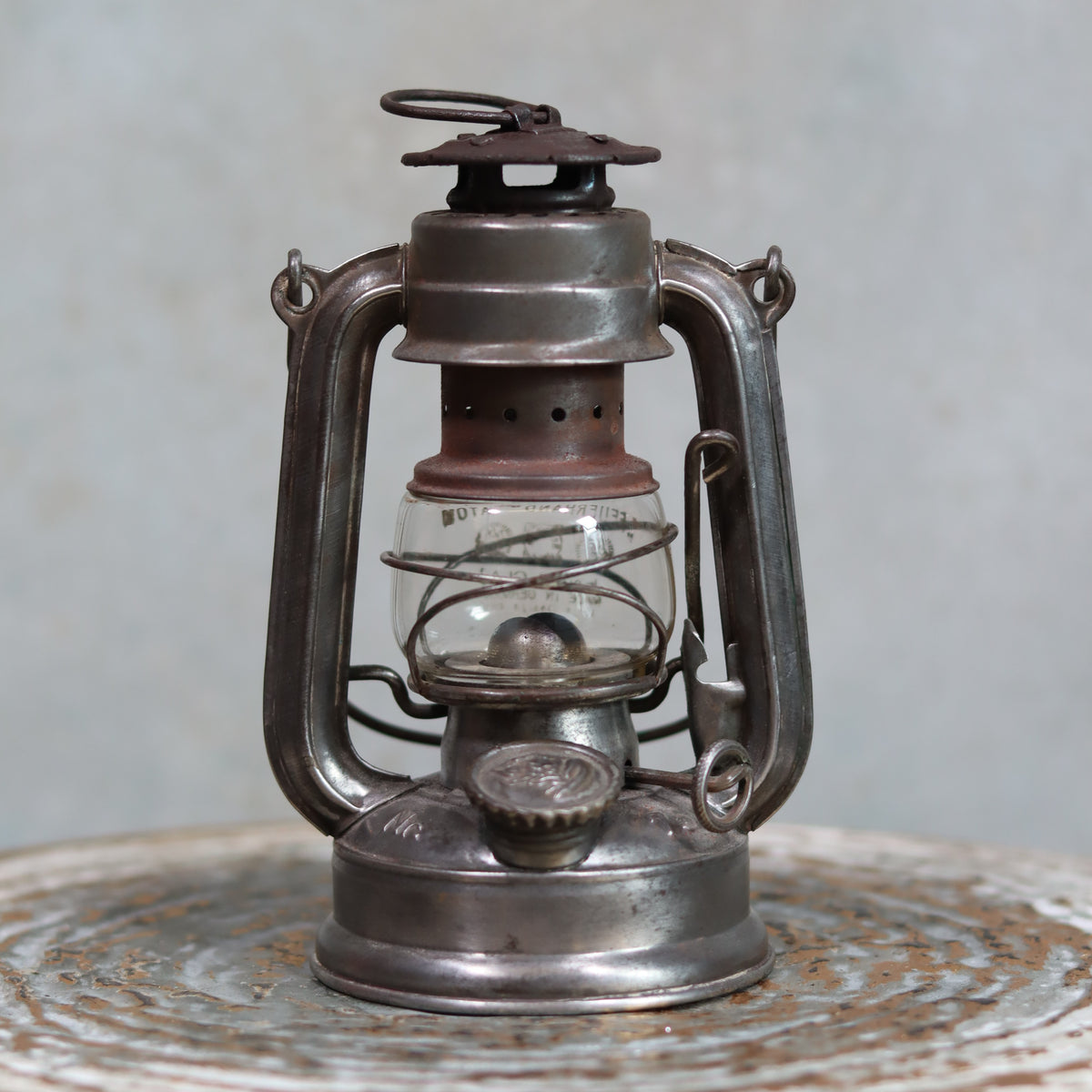 Rare Pre-War Storm Lantern – Feuerhand Atom 75, 1930s oil lamp in excellent condition with original marked glass.