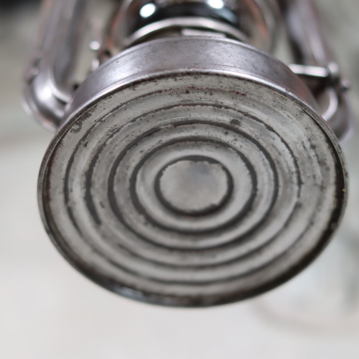Rare Pre-War Storm Lantern – Feuerhand Atom 75, 1930s oil lamp base showing vintage metal detail in excellent condition