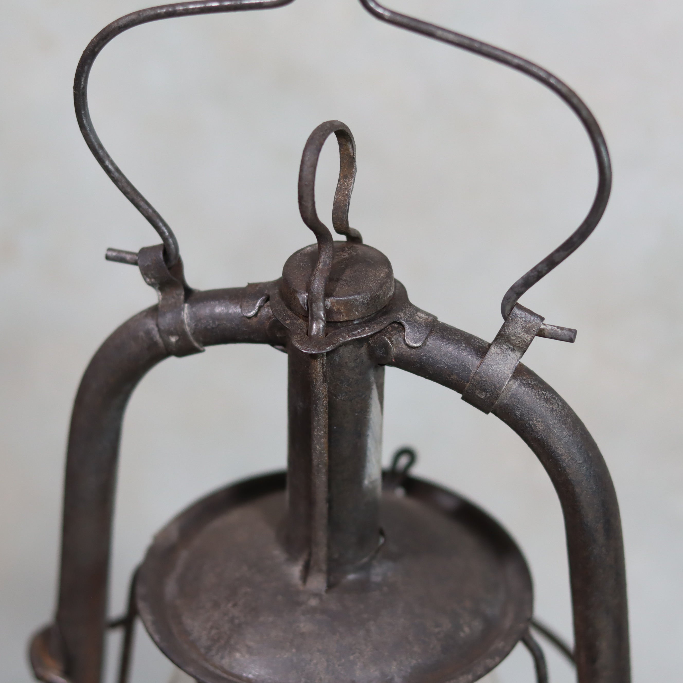 Vintage French Hurricane Lantern – SIF 500 – Cristal Supérieur Glass – 1950s–1970s oil lamp detail with metal frame close-up