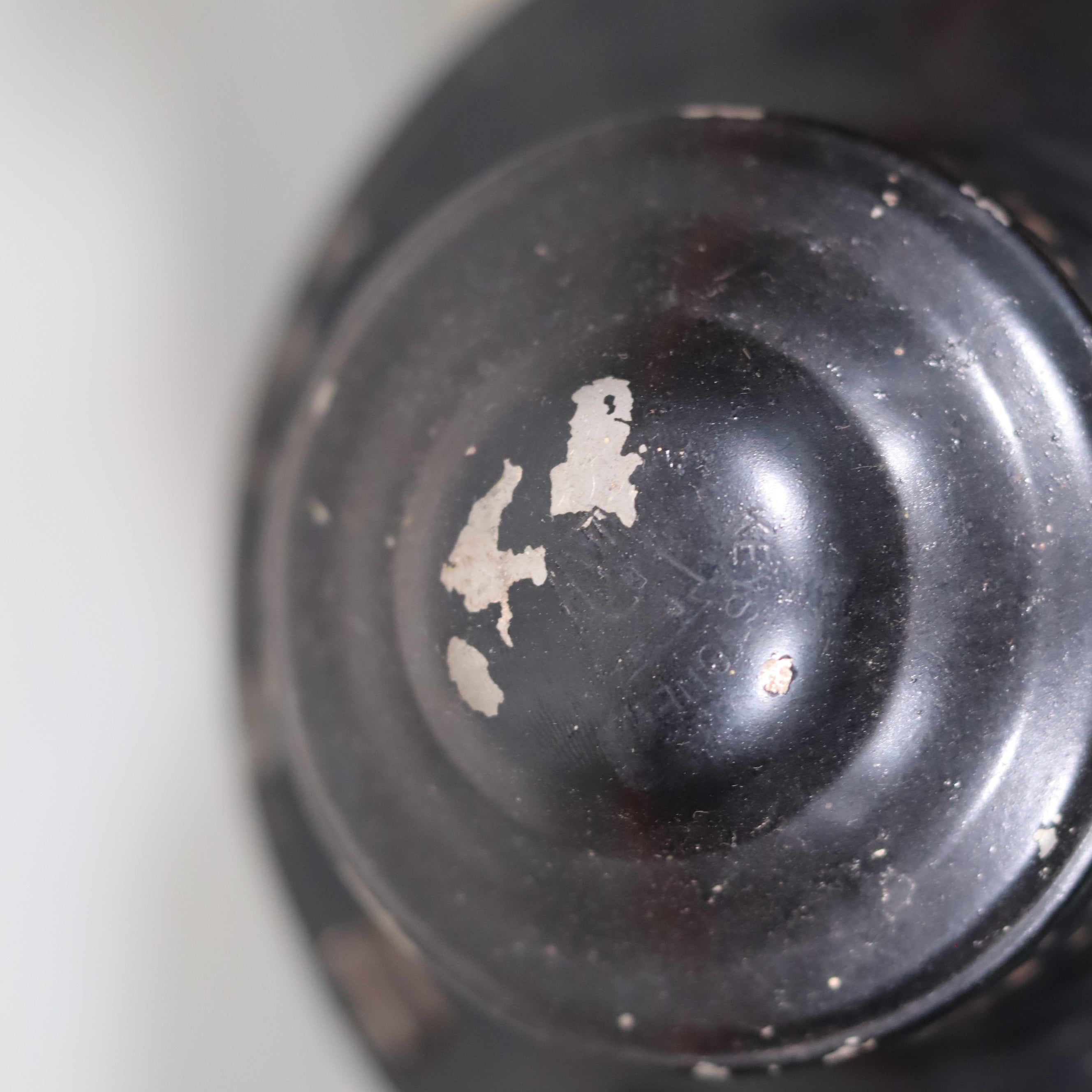 Vintage Keystone Ware Hurricane Lantern – Black Finish with Dietz Glass showing the top view of a worn black oil lamp cap.