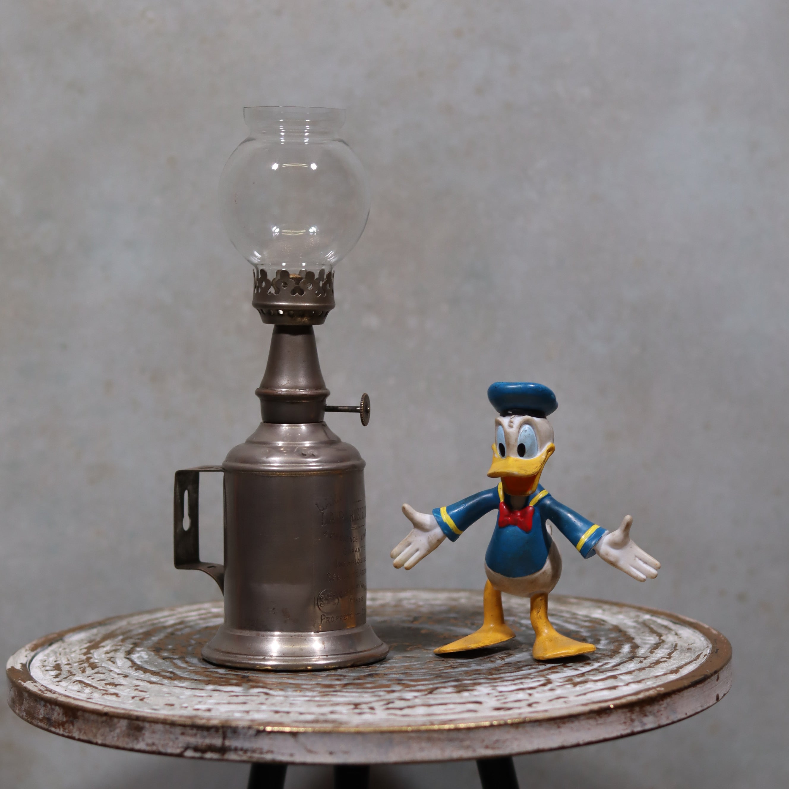 Vintage SIAE Oil Lamp – “La Parisienne” Model, Complete & Functional displayed on rustic round table with figurine nearby