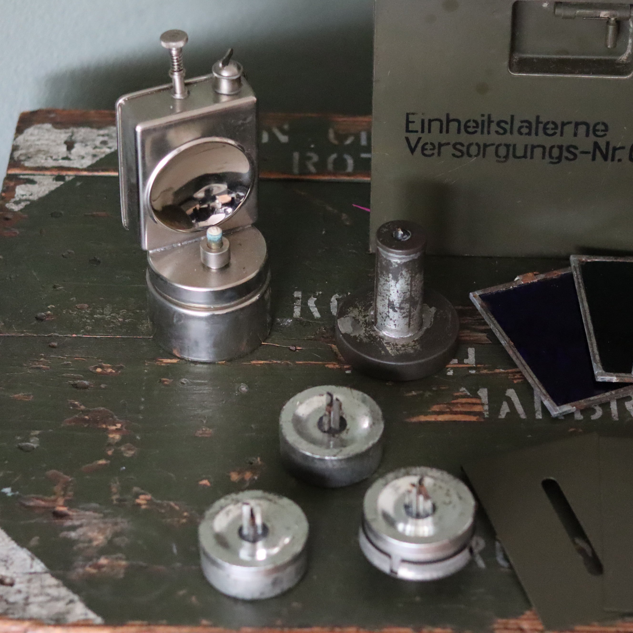 Rare German Military Lantern Set – Einheitslaterne 2AG53 with Multi-Fuel Options and Accessories (Osmeka, 1950s–1960s)