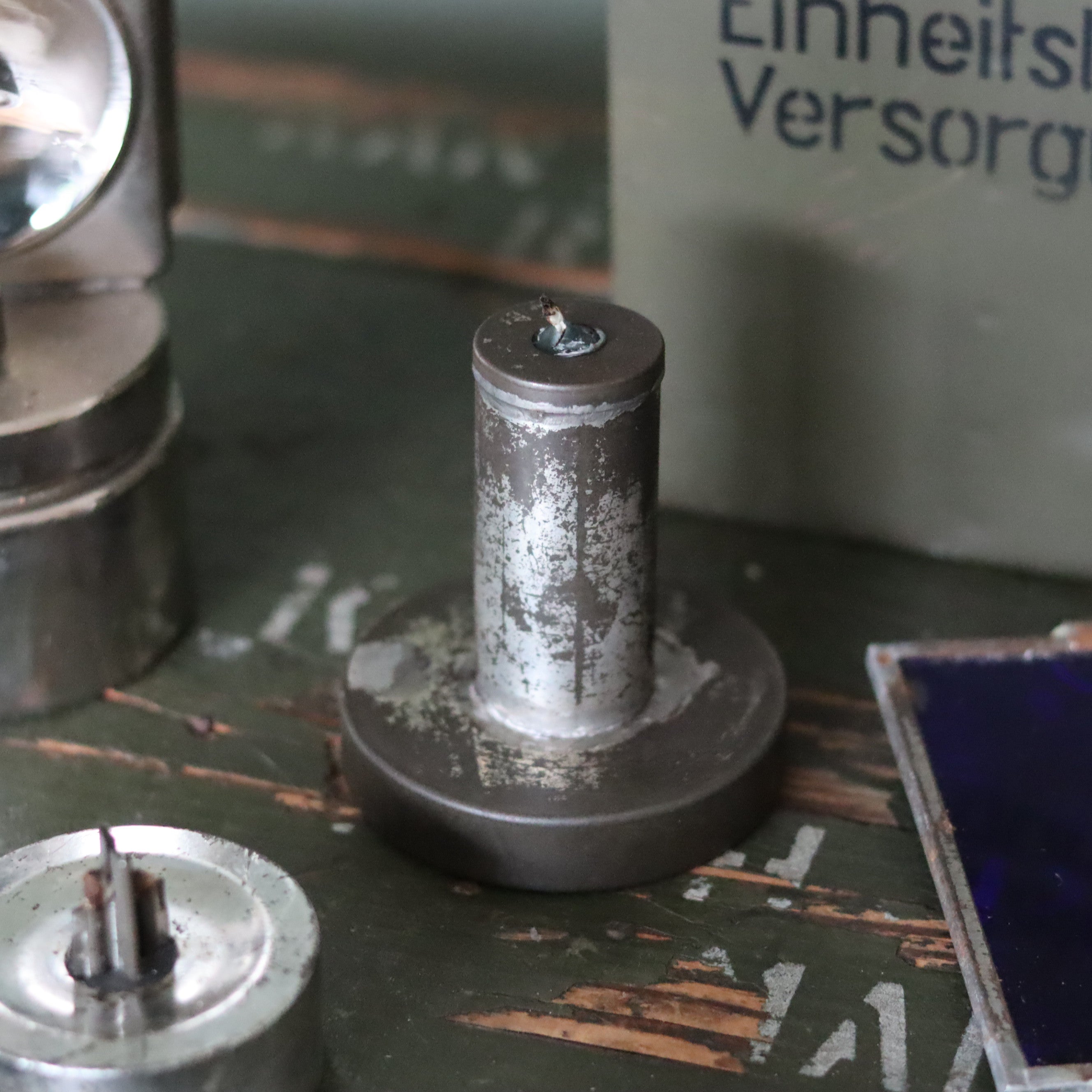 Rare German Military Lantern Set – Einheitslaterne 2AG53 with Multi-Fuel Options and Accessories (Osmeka, 1950s–1960s)