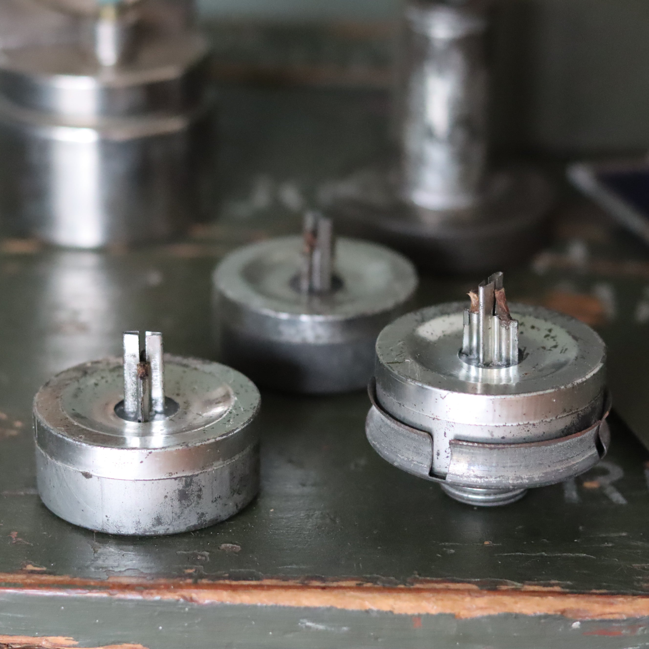 Rare German Military Lantern Set – Einheitslaterne 2AG53 with Multi-Fuel Options and Accessories (Osmeka, 1950s–1960s)