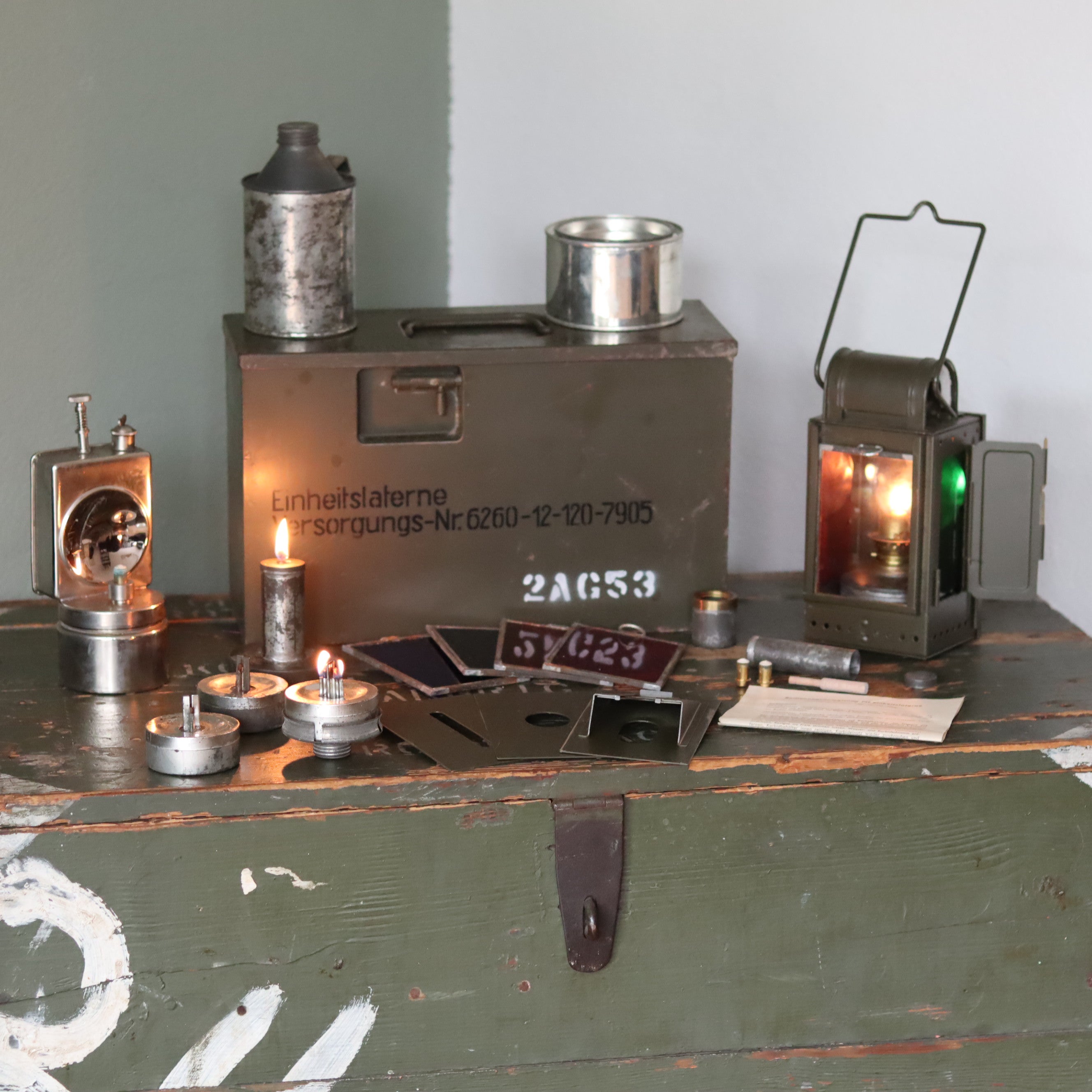 Rare German Military Lantern Set – Einheitslaterne 2AG53 with Multi-Fuel Options and Accessories (Osmeka, 1950s–1960s)