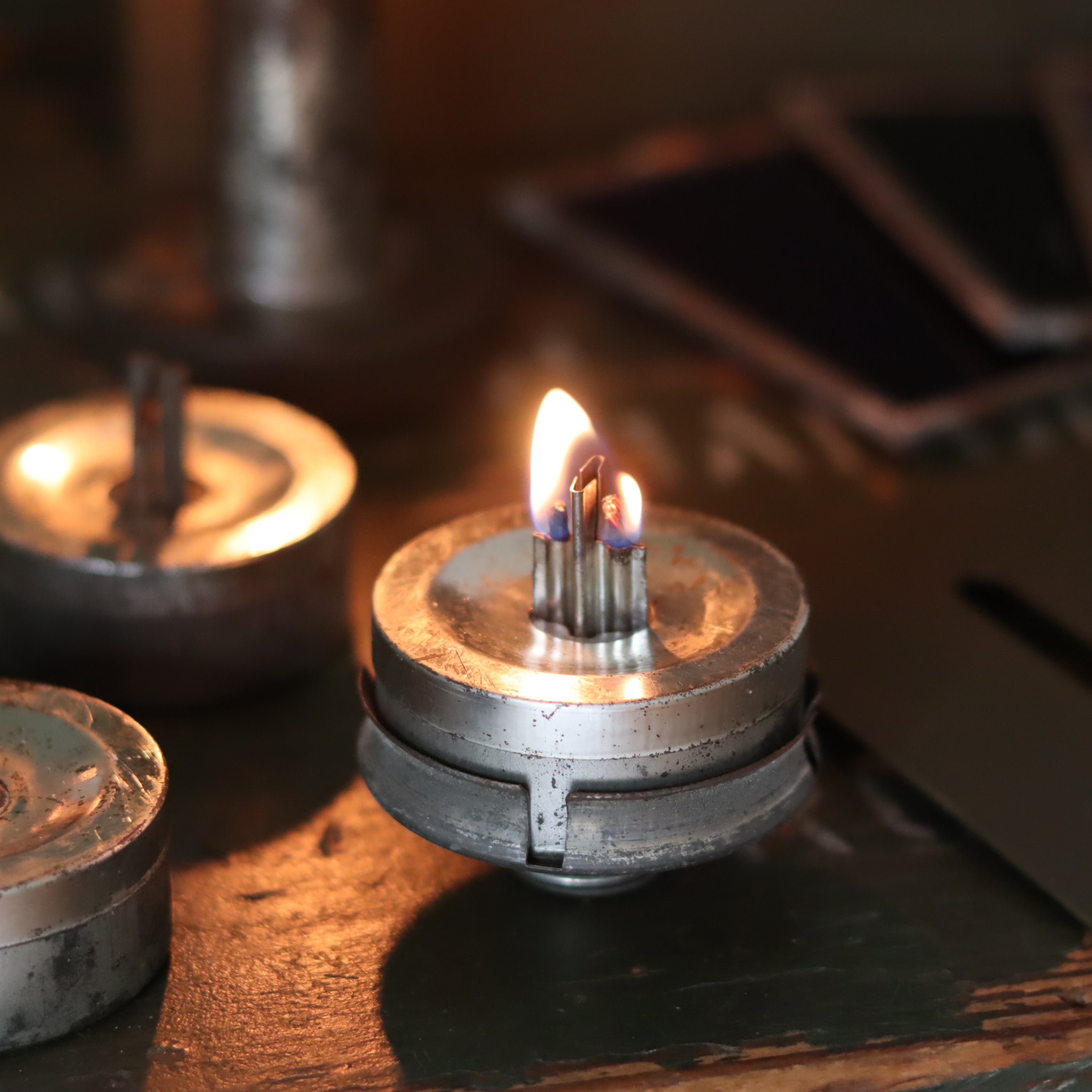 Rare German Military Lantern Set – Einheitslaterne 2AG53 with Multi-Fuel Options and Accessories (Osmeka, 1950s–1960s)